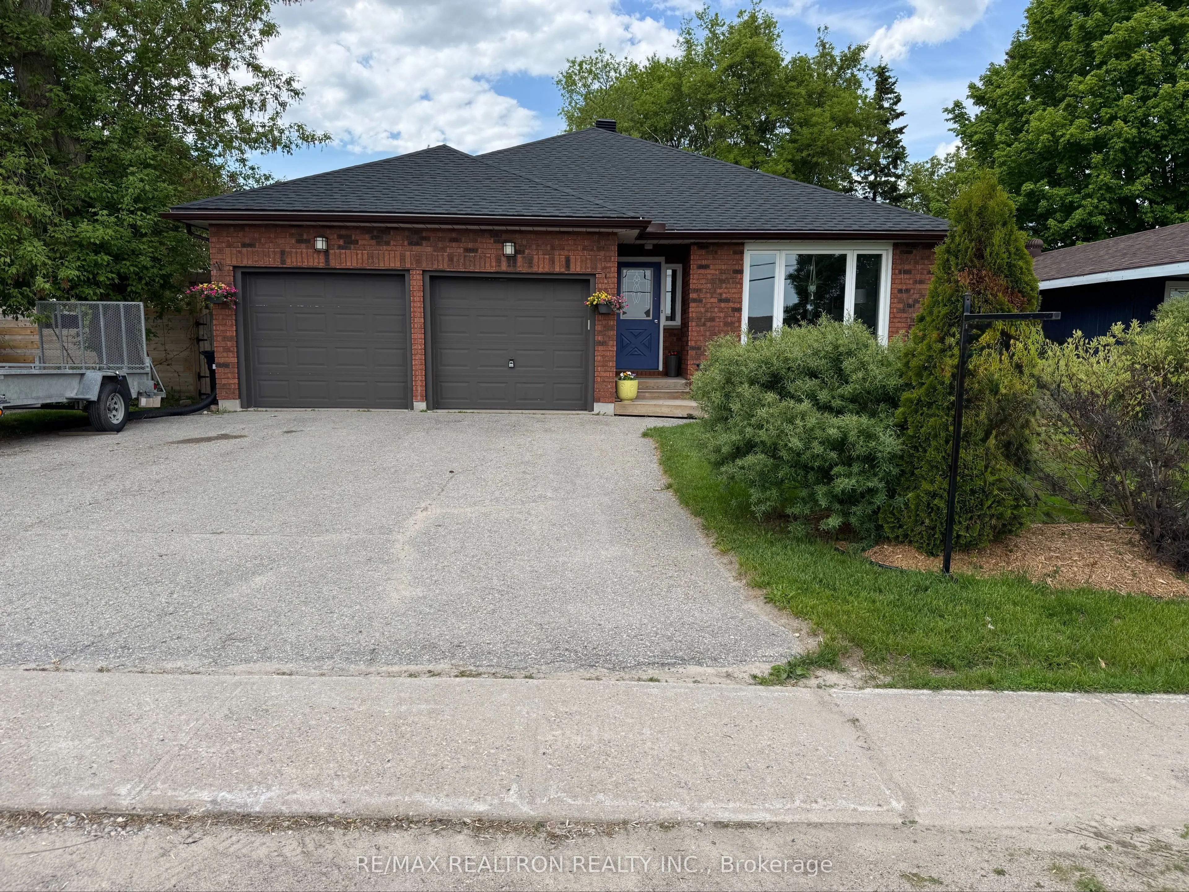 172 Queen Street W