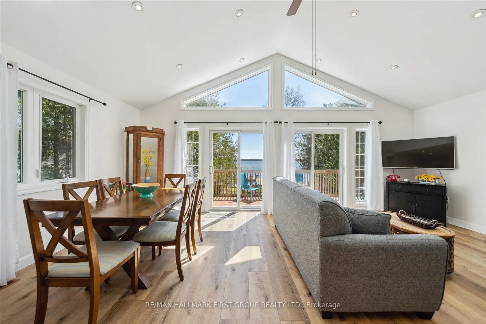 2807 Lakeside Drive