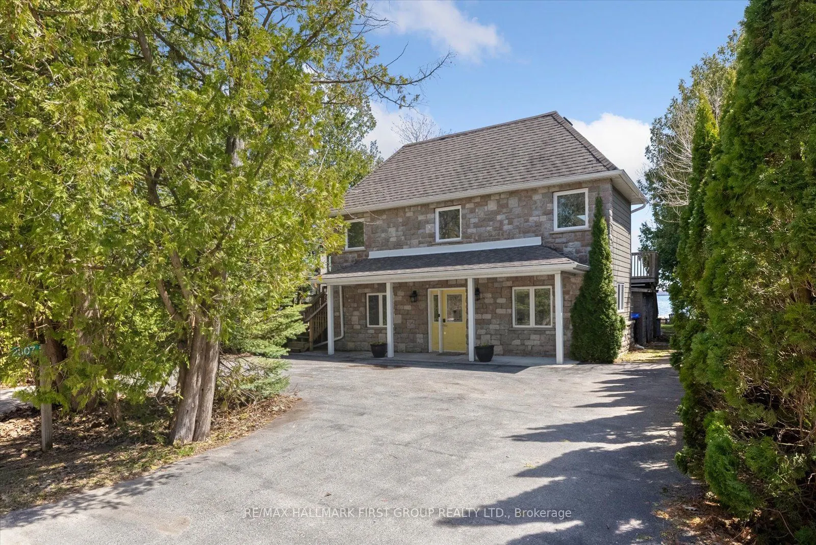 2807 Lakeside Drive
