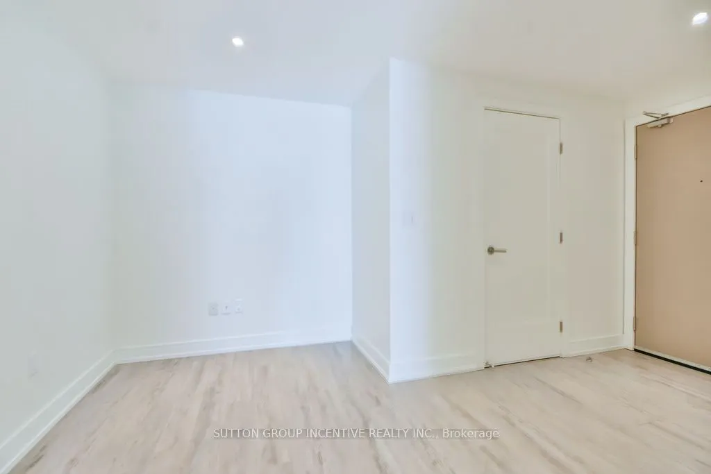 185 Dunlop Street E, #713