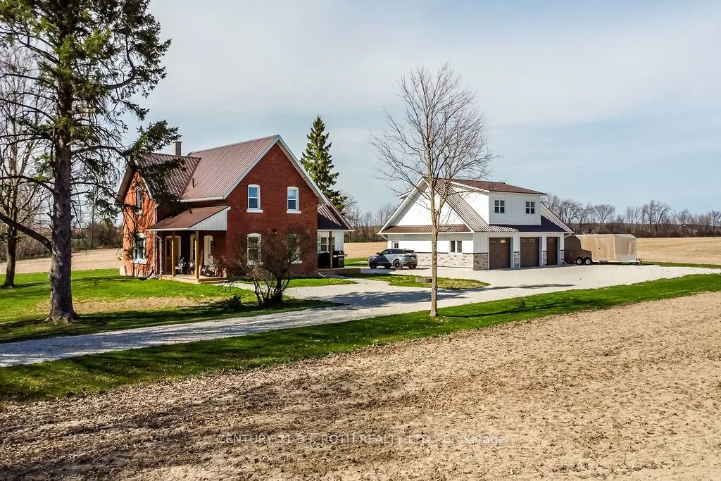 1153 Glengarry Landing Road S