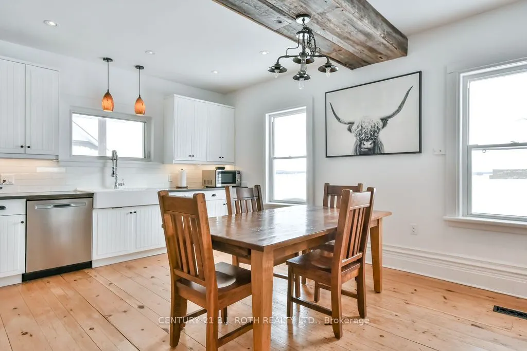 1153 Glengarry Landing Road S