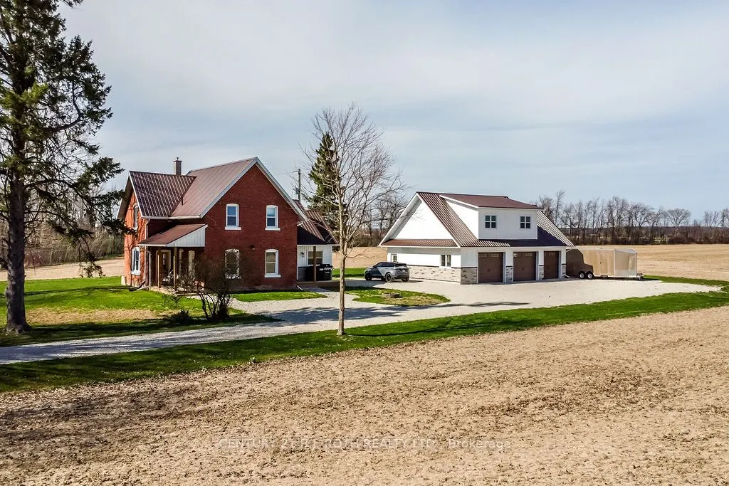 1153 Glengarry Landing Road S