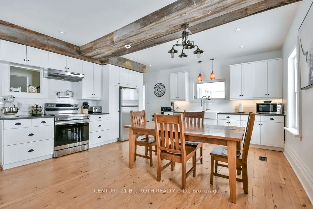 1153 Glengarry Landing Road S