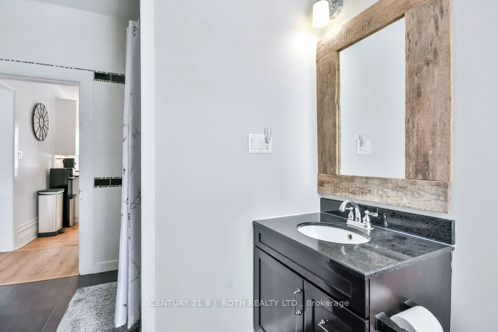 1153 Glengarry Landing Road S