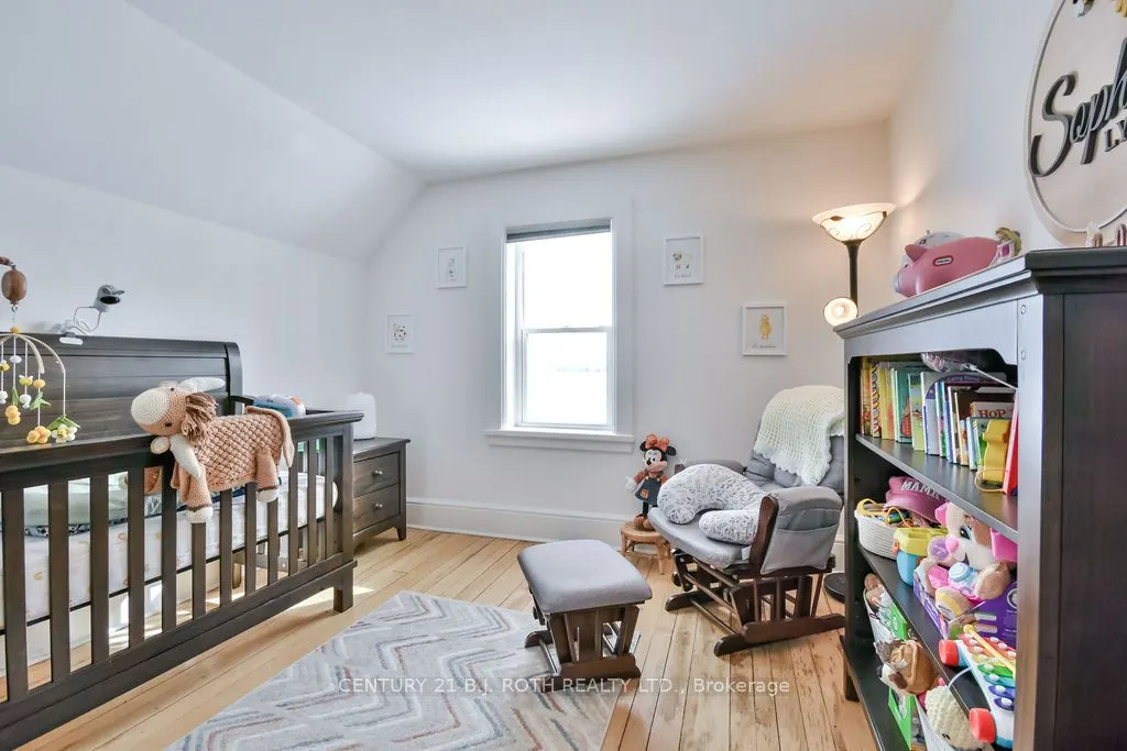 1153 Glengarry Landing Road S