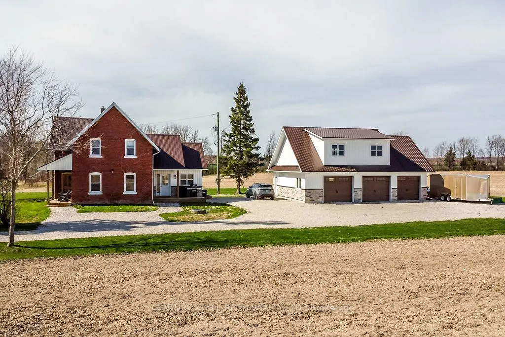 1153 Glengarry Landing Road S
