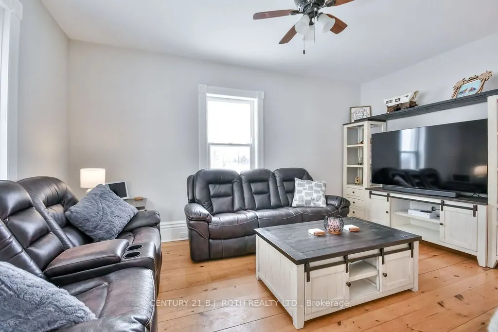 1153 Glengarry Landing Road S
