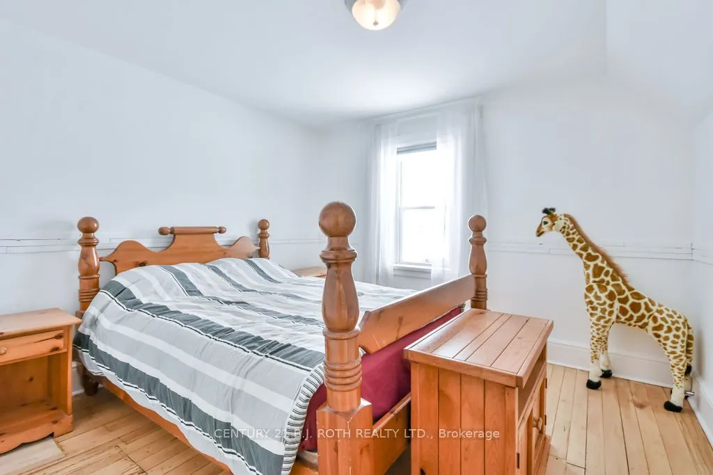 1153 Glengarry Landing Road S