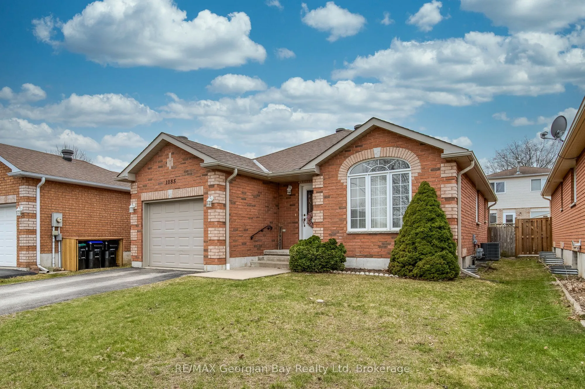1085 Whitney Crescent