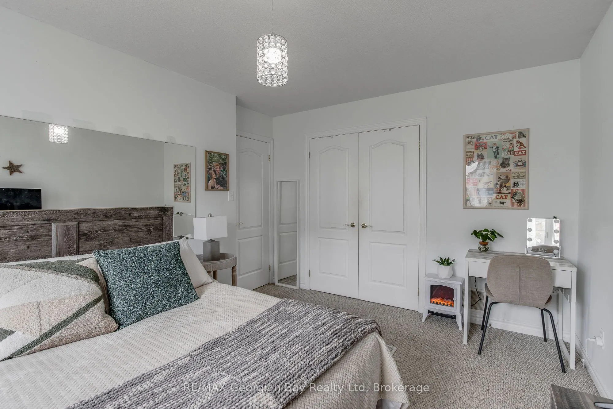 1085 Whitney Crescent