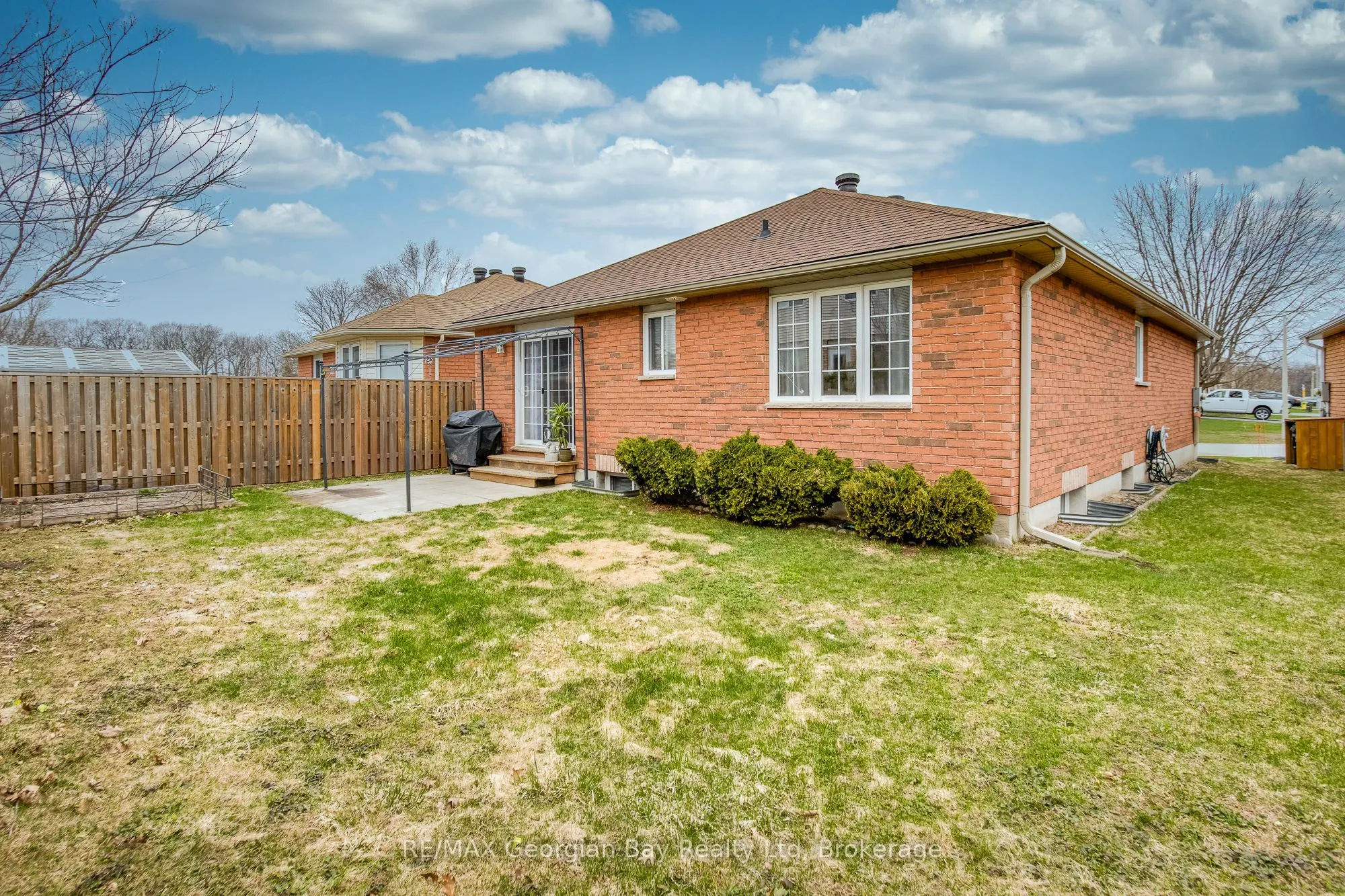 1085 Whitney Crescent