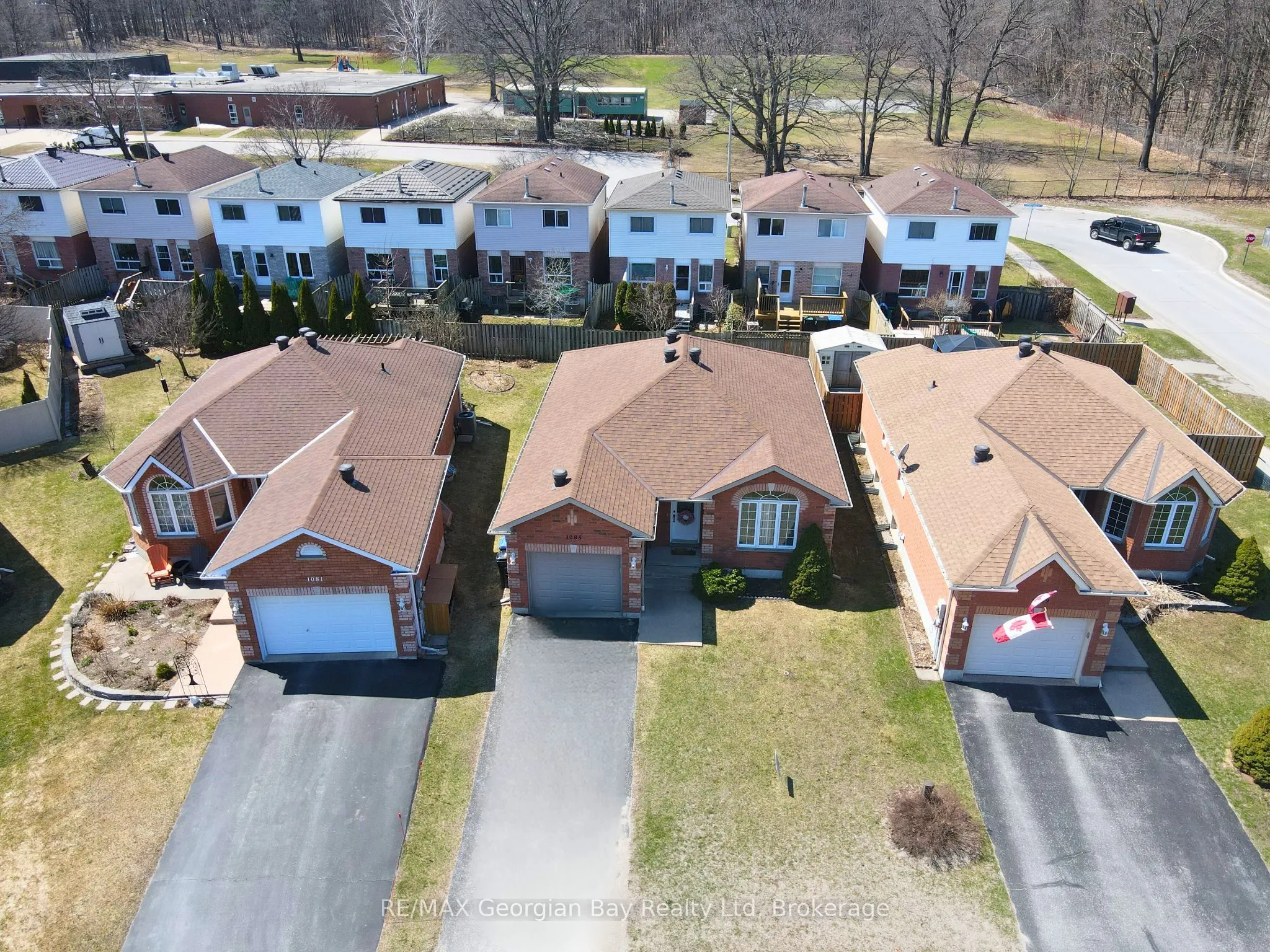 1085 Whitney Crescent