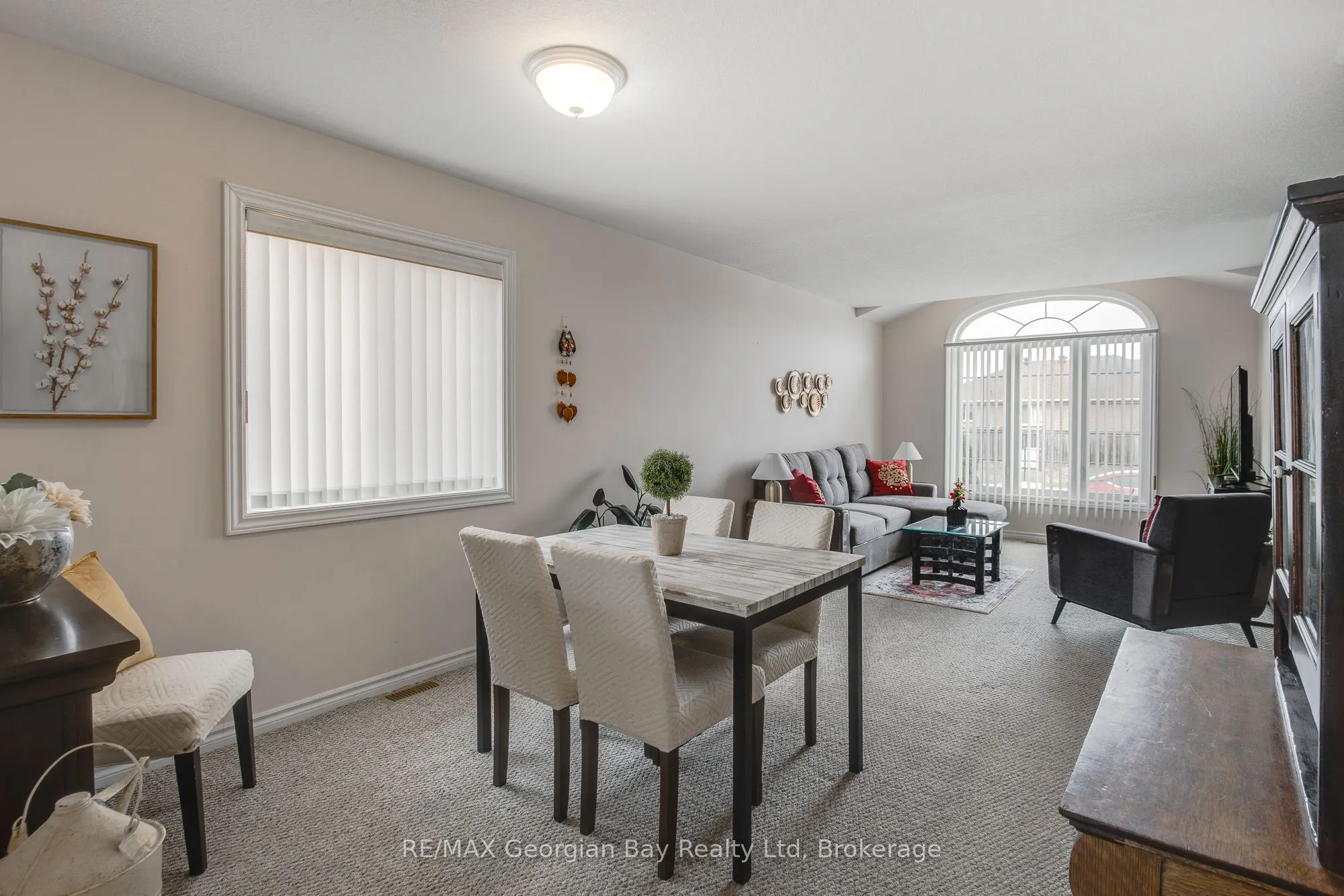 1085 Whitney Crescent