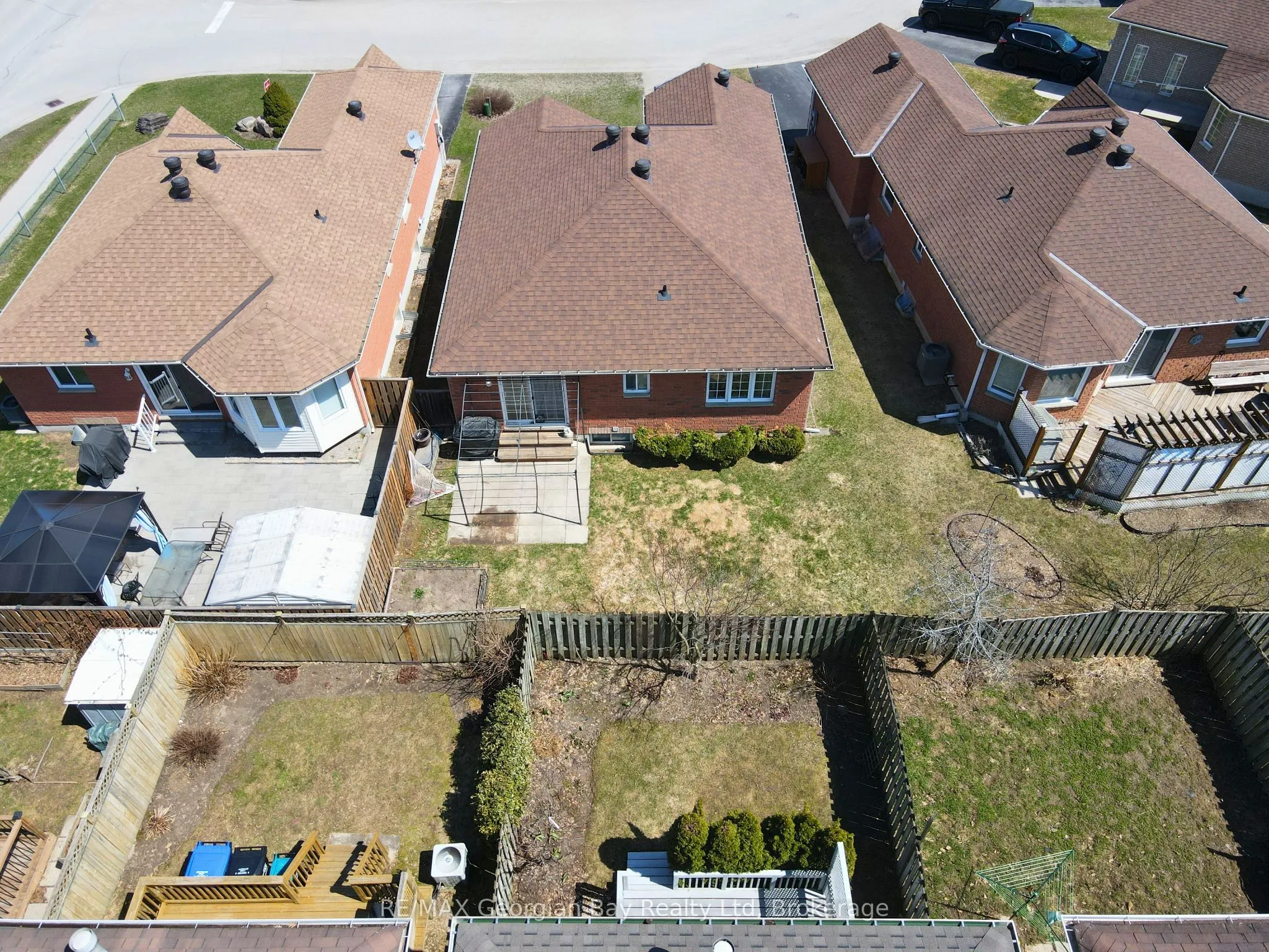 1085 Whitney Crescent