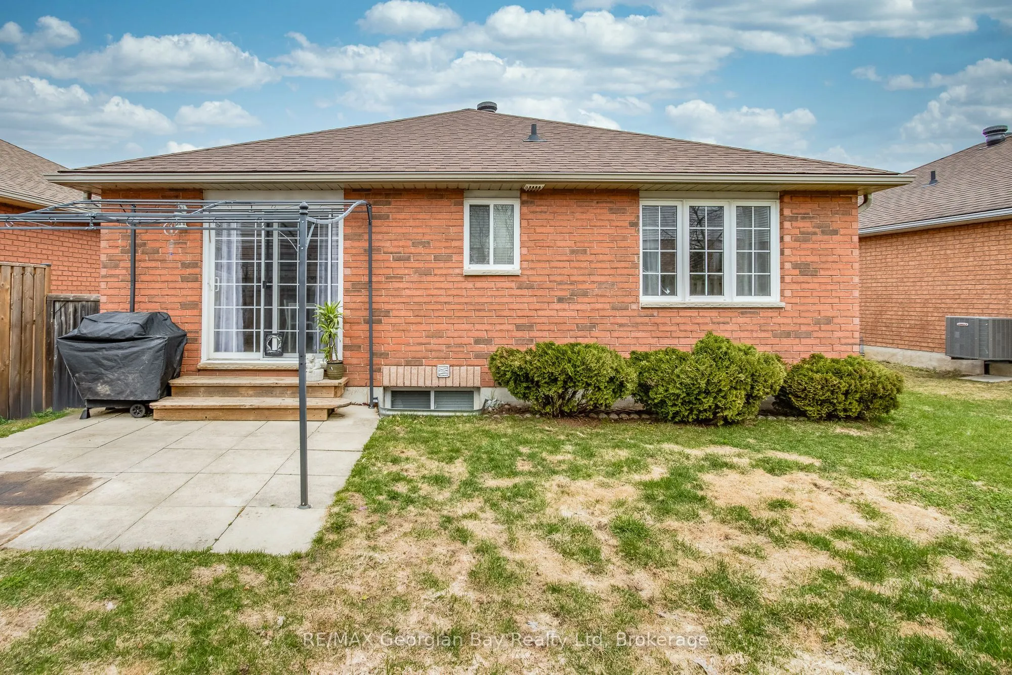 1085 Whitney Crescent