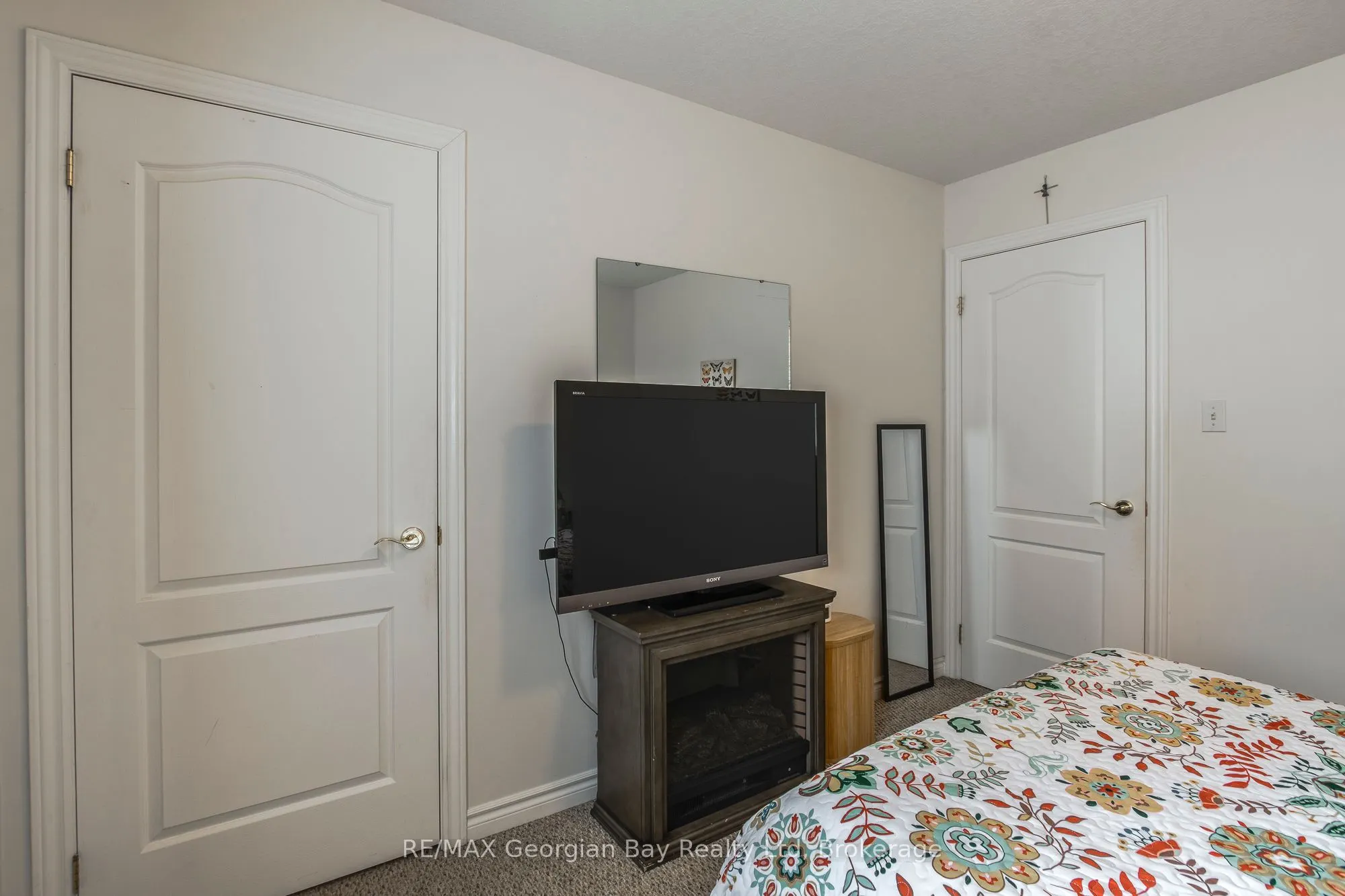 1085 Whitney Crescent