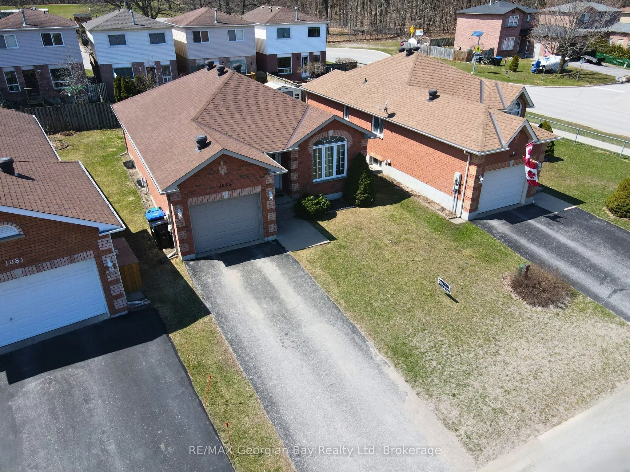 1085 Whitney Crescent