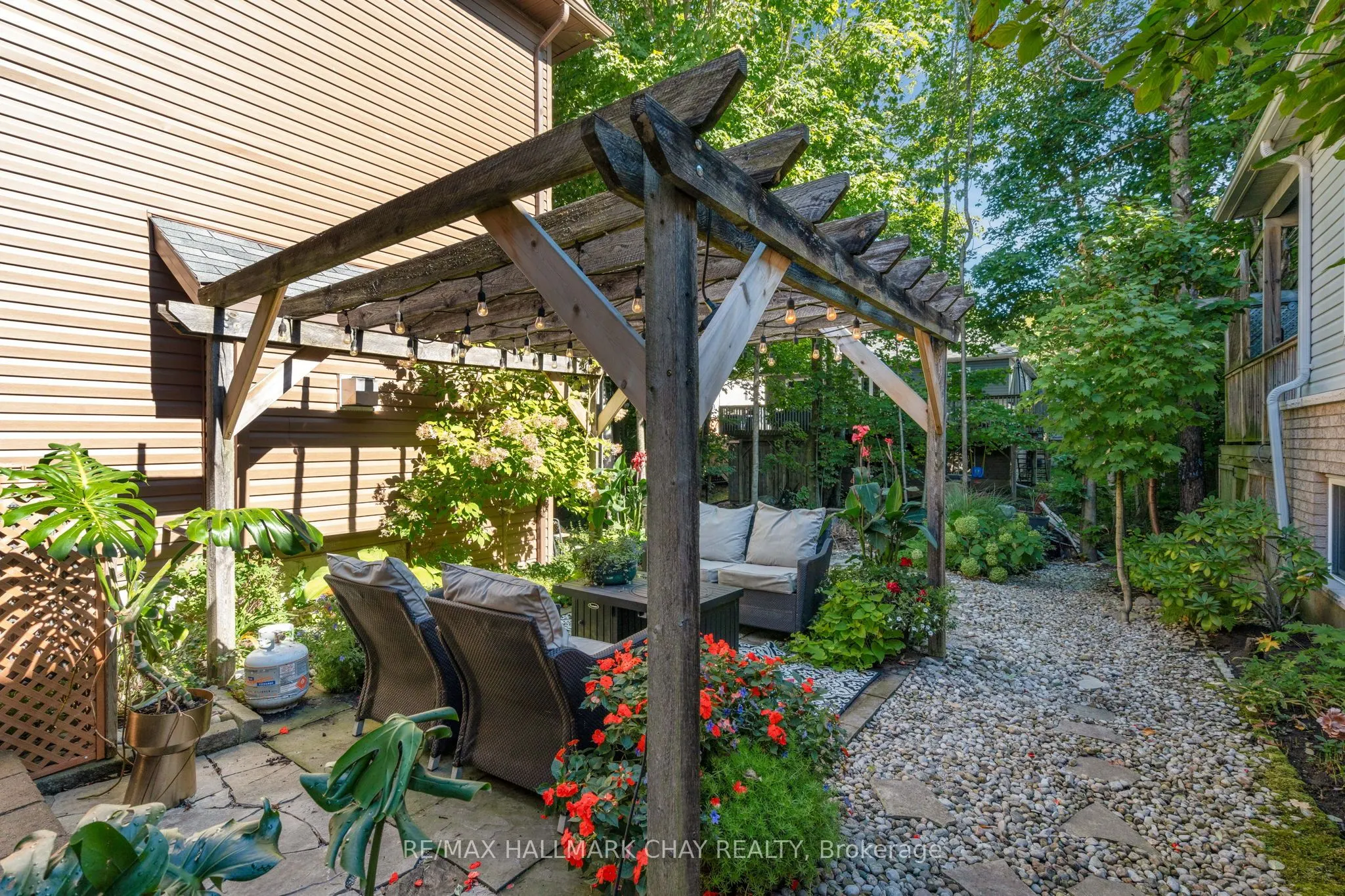 11 OAKMONT Avenue