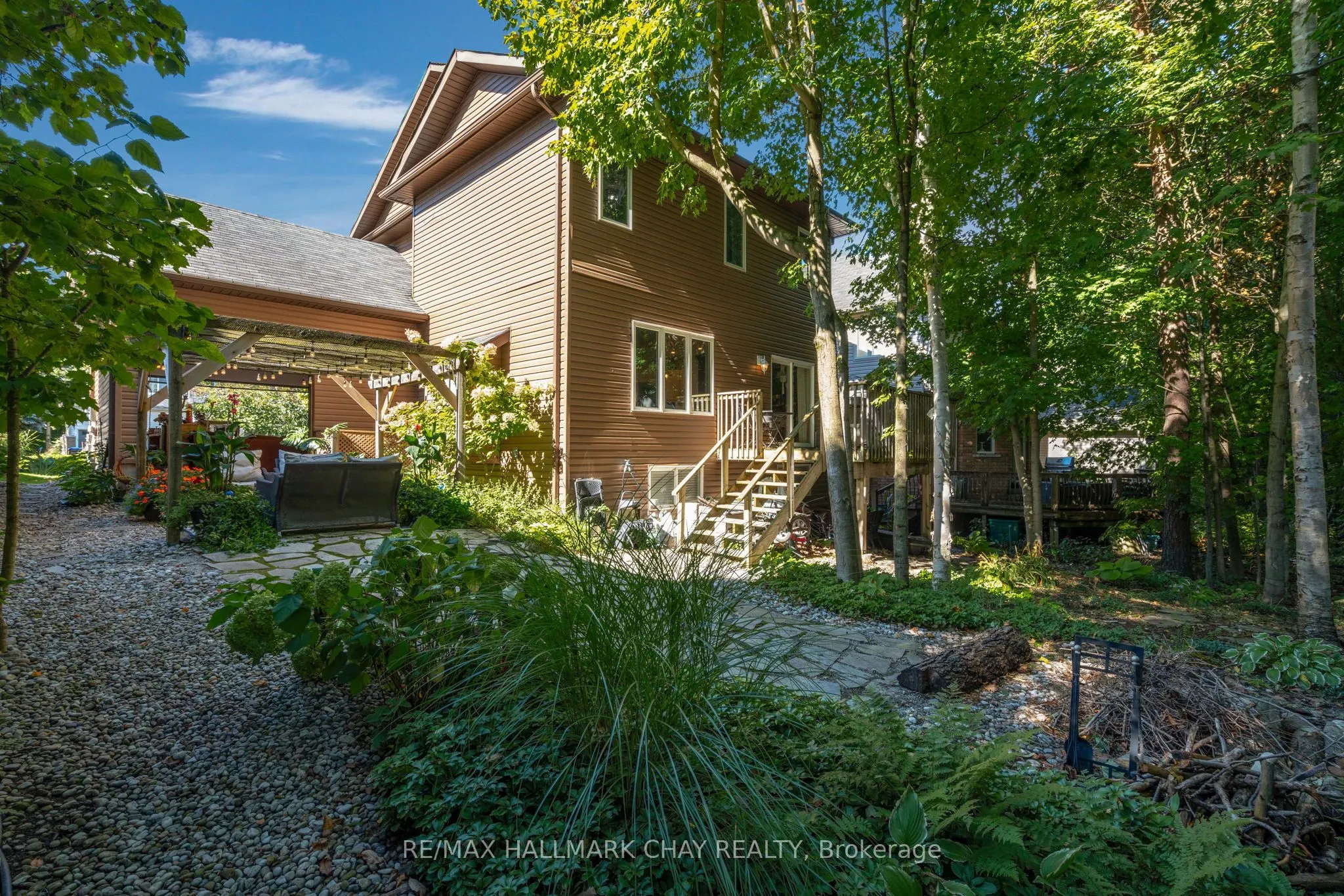 11 OAKMONT Avenue
