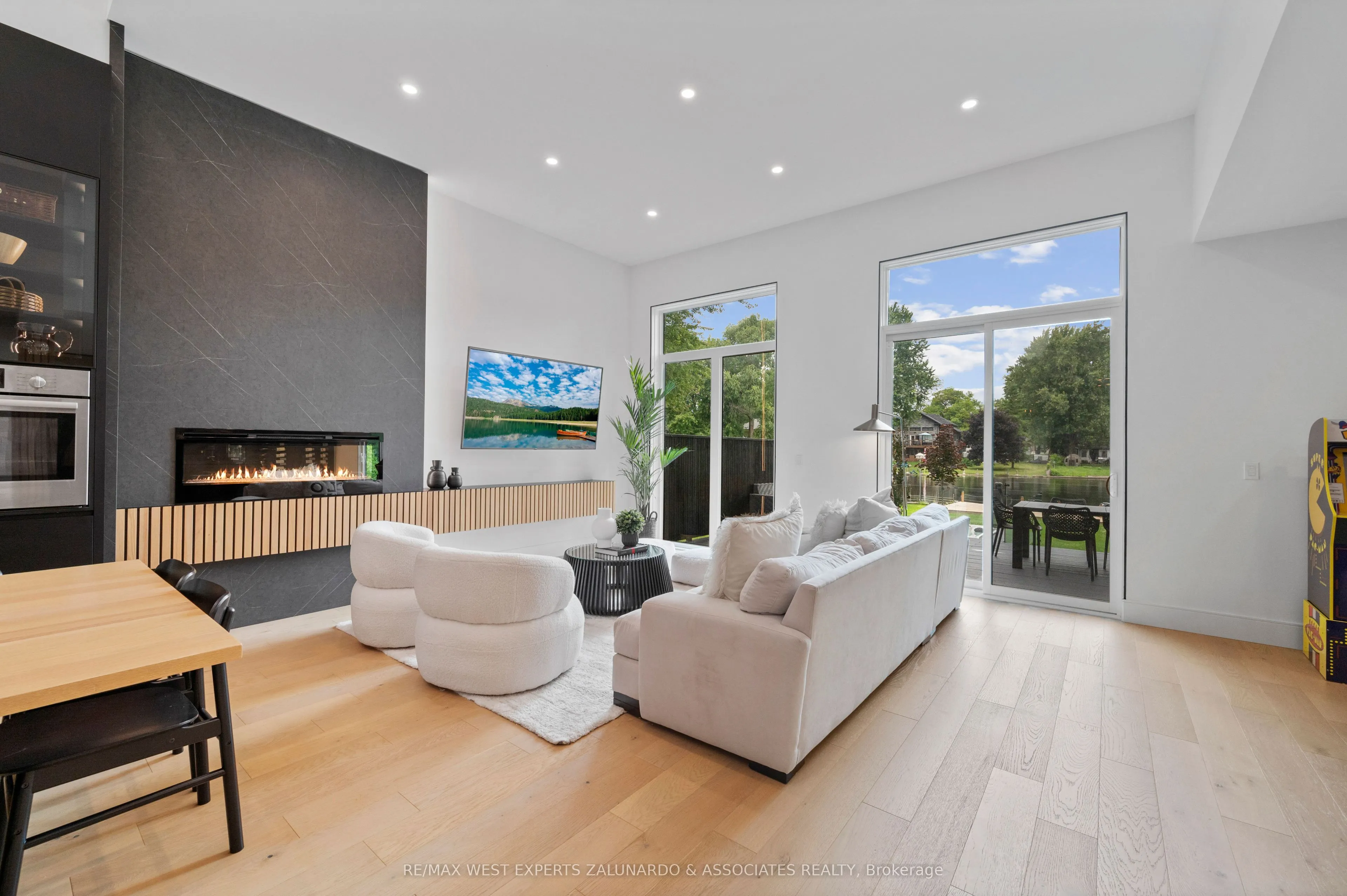 36 Simcoe Road