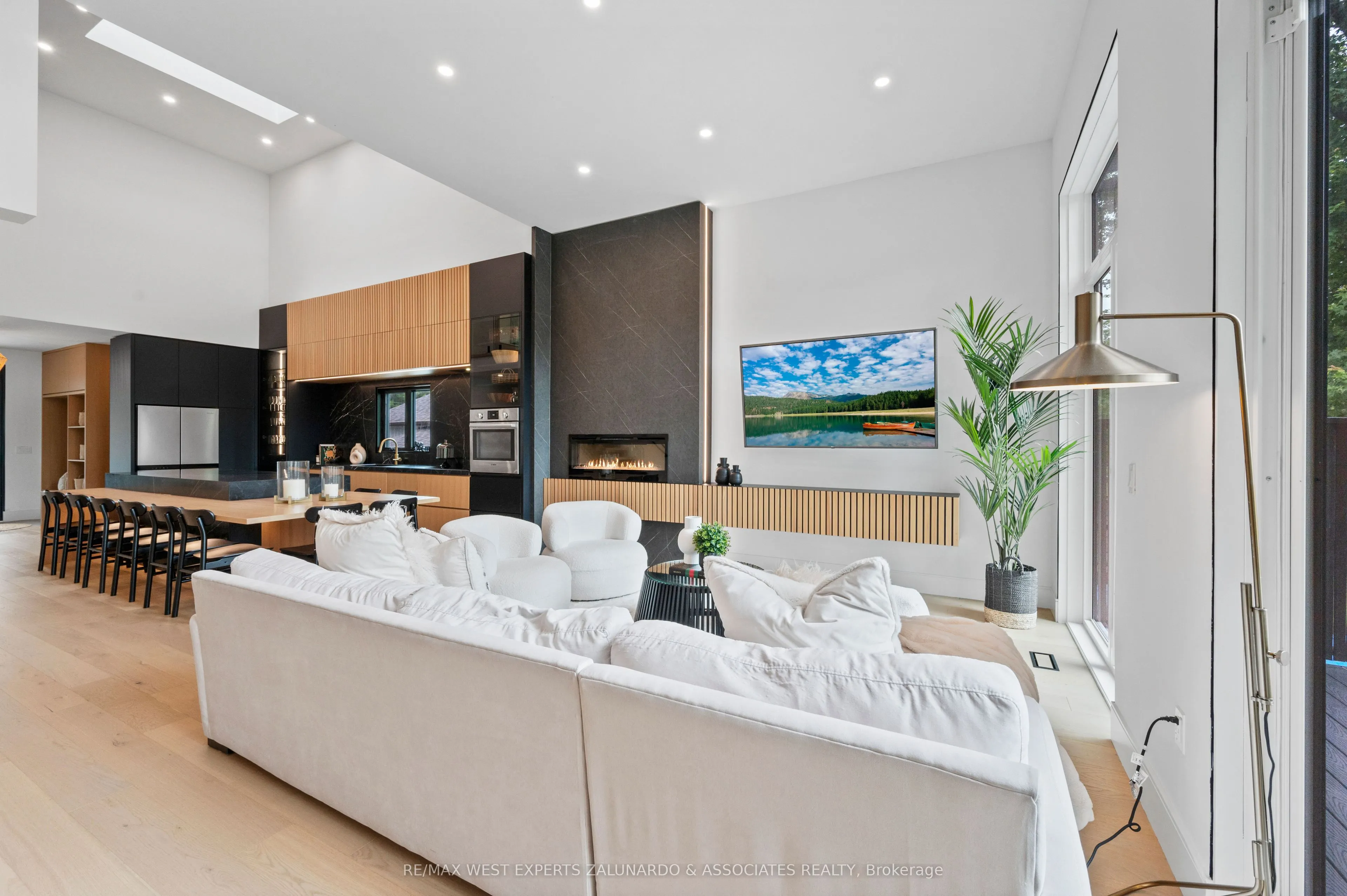 36 Simcoe Road