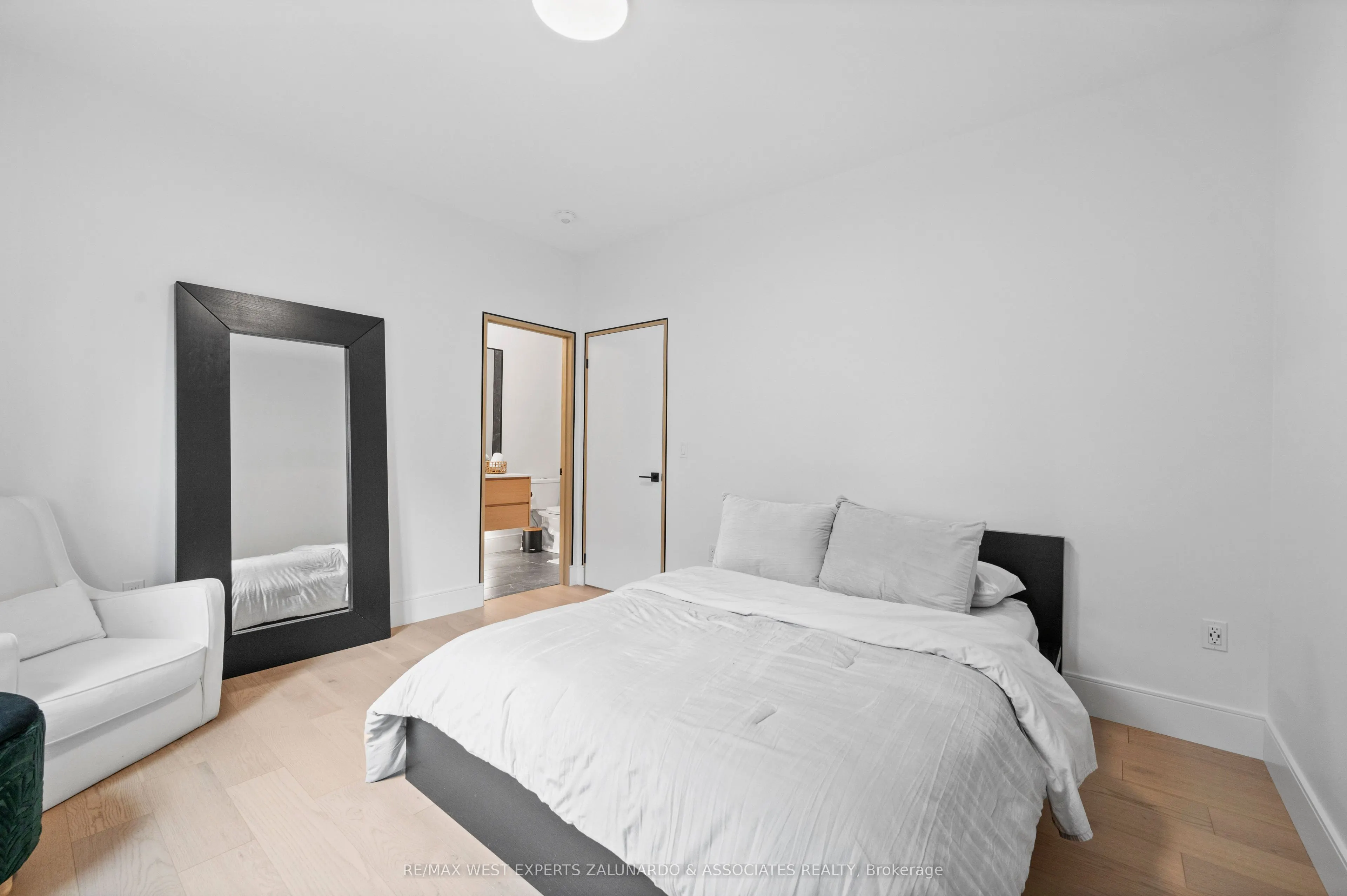 36 Simcoe Road