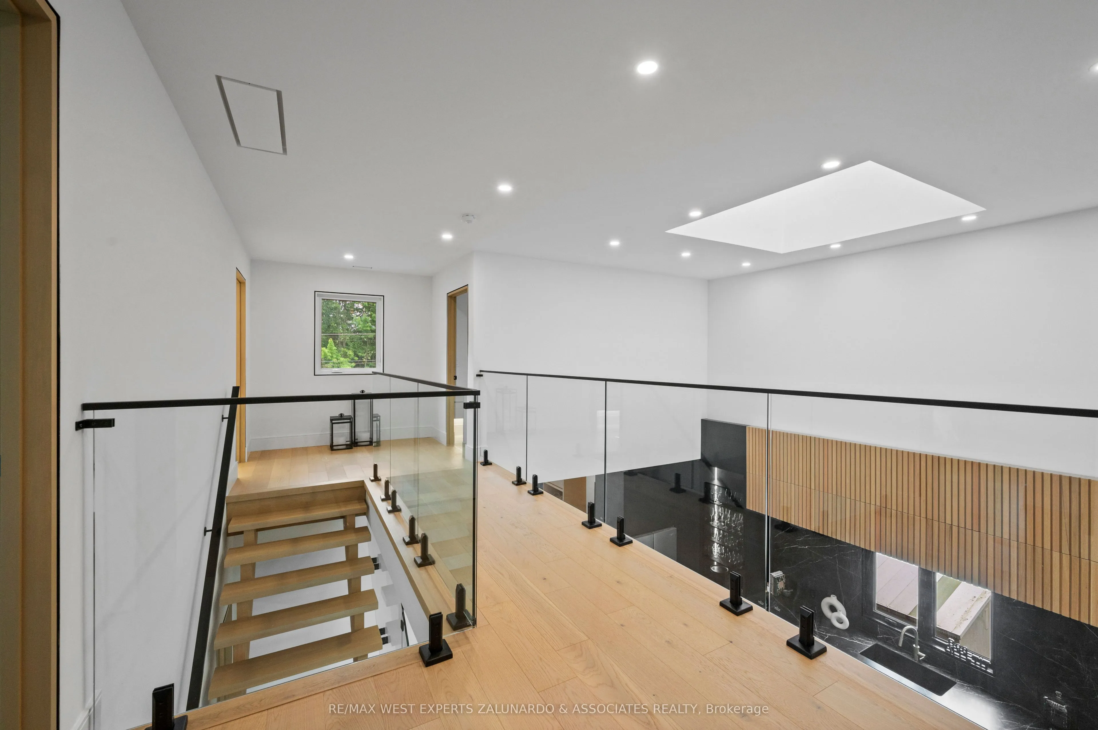 36 Simcoe Road