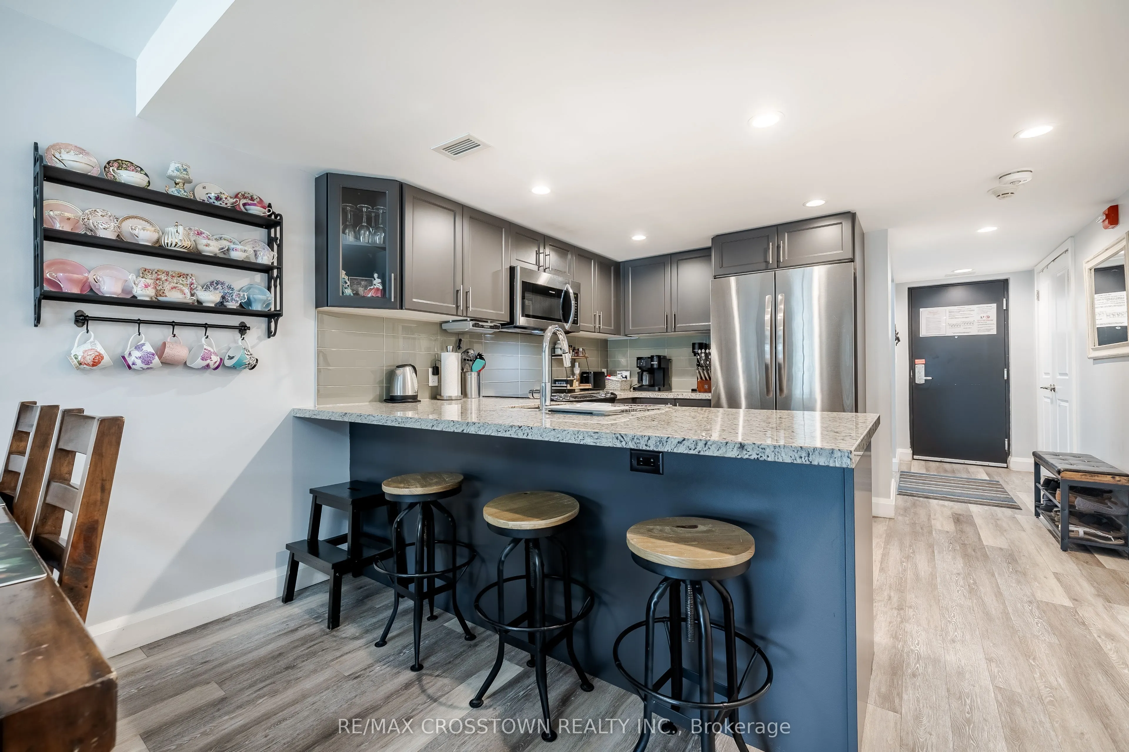 80 HORSESHOE Boulevard #302
