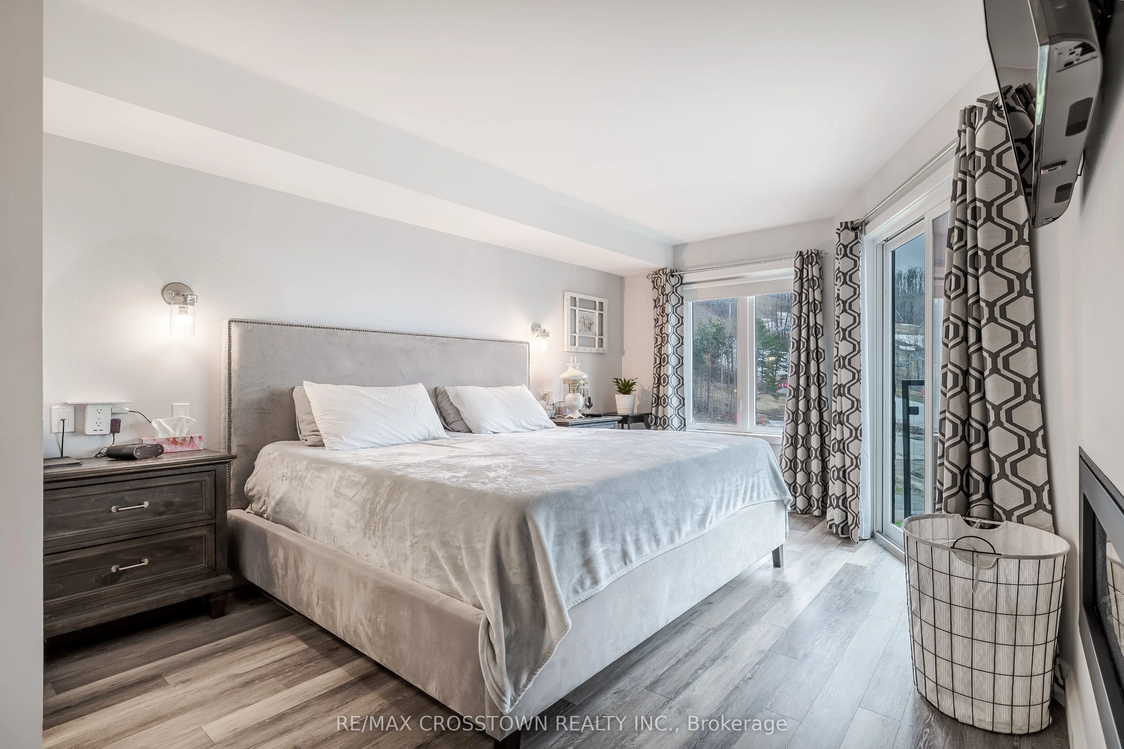 80 HORSESHOE Boulevard #302