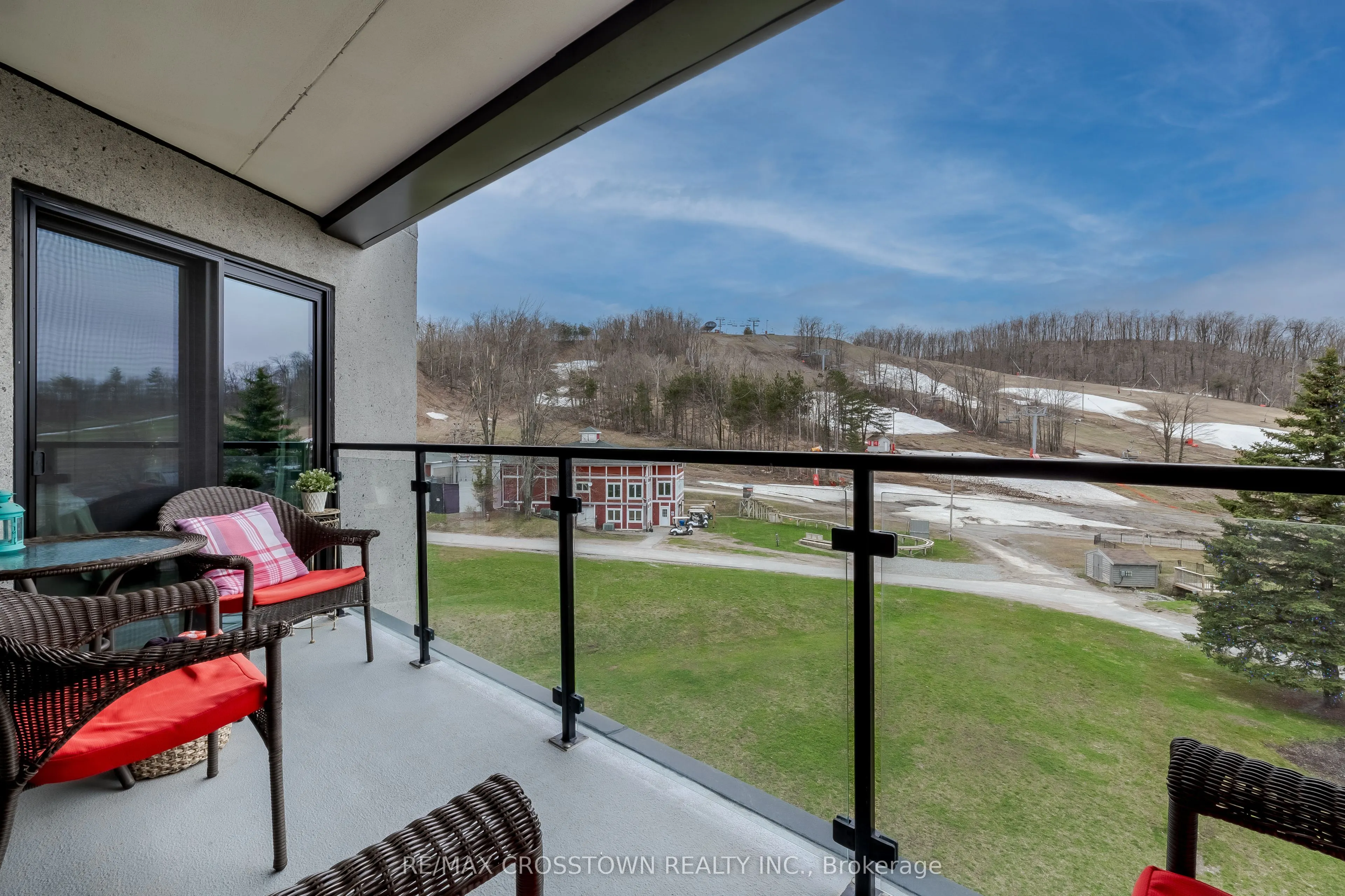 80 HORSESHOE Boulevard #302