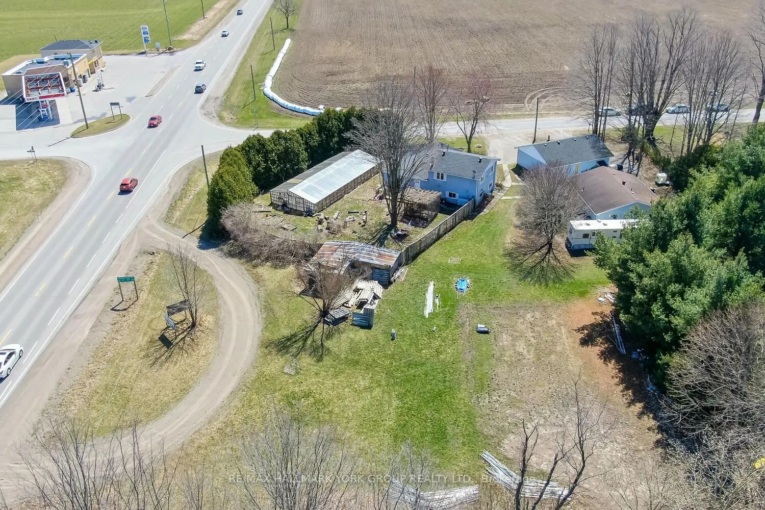1008 Rainbow Valley Road W