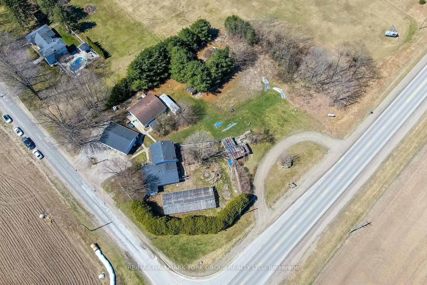 1008 Rainbow Valley Road W