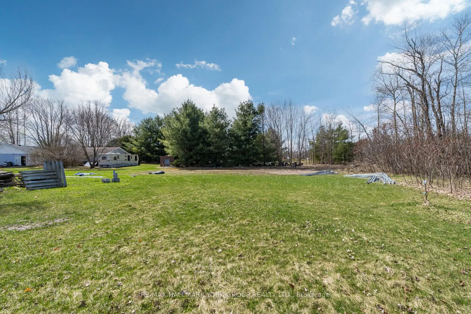 1008 Rainbow Valley Road W