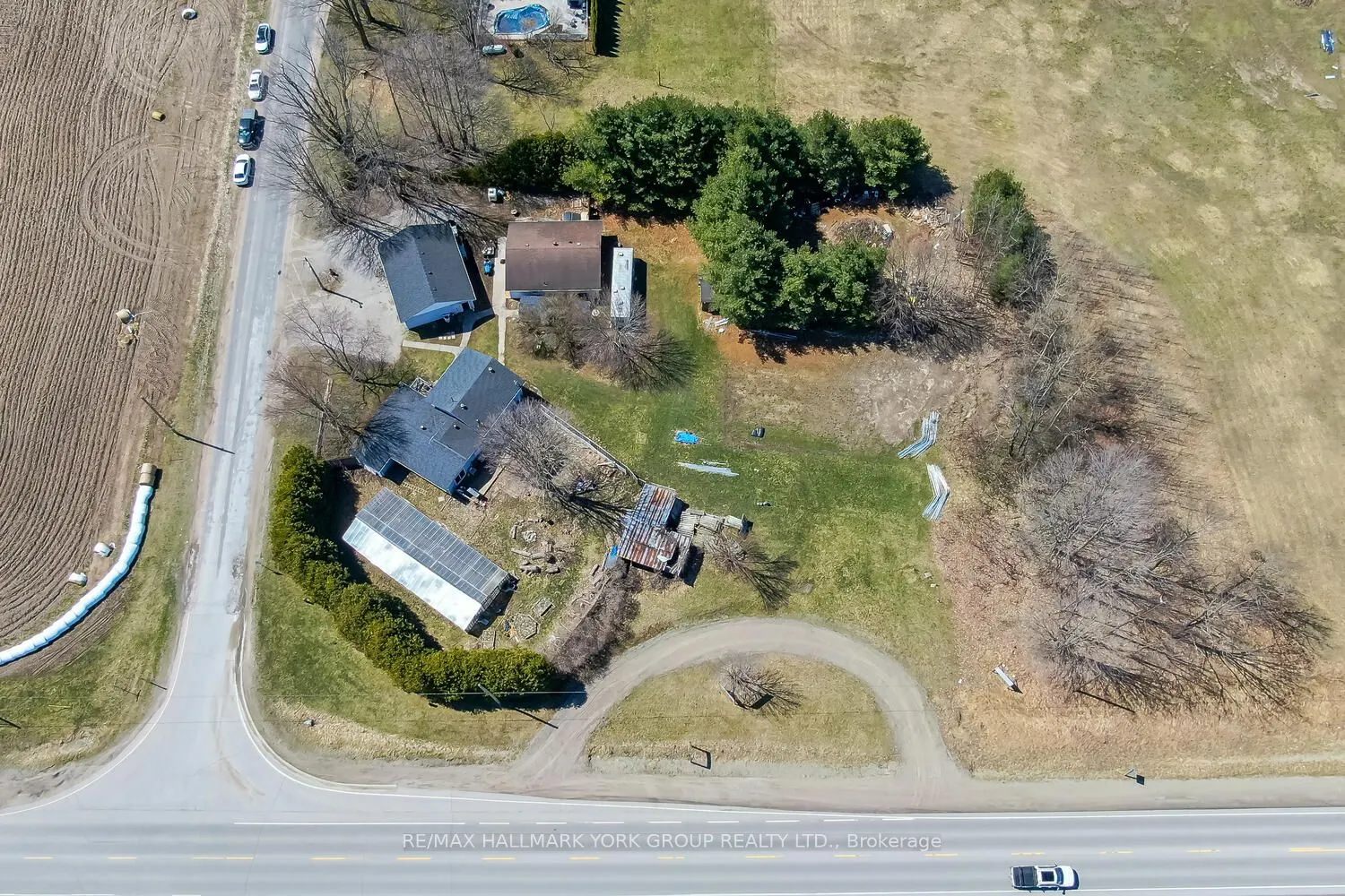 1008 Rainbow Valley Road W