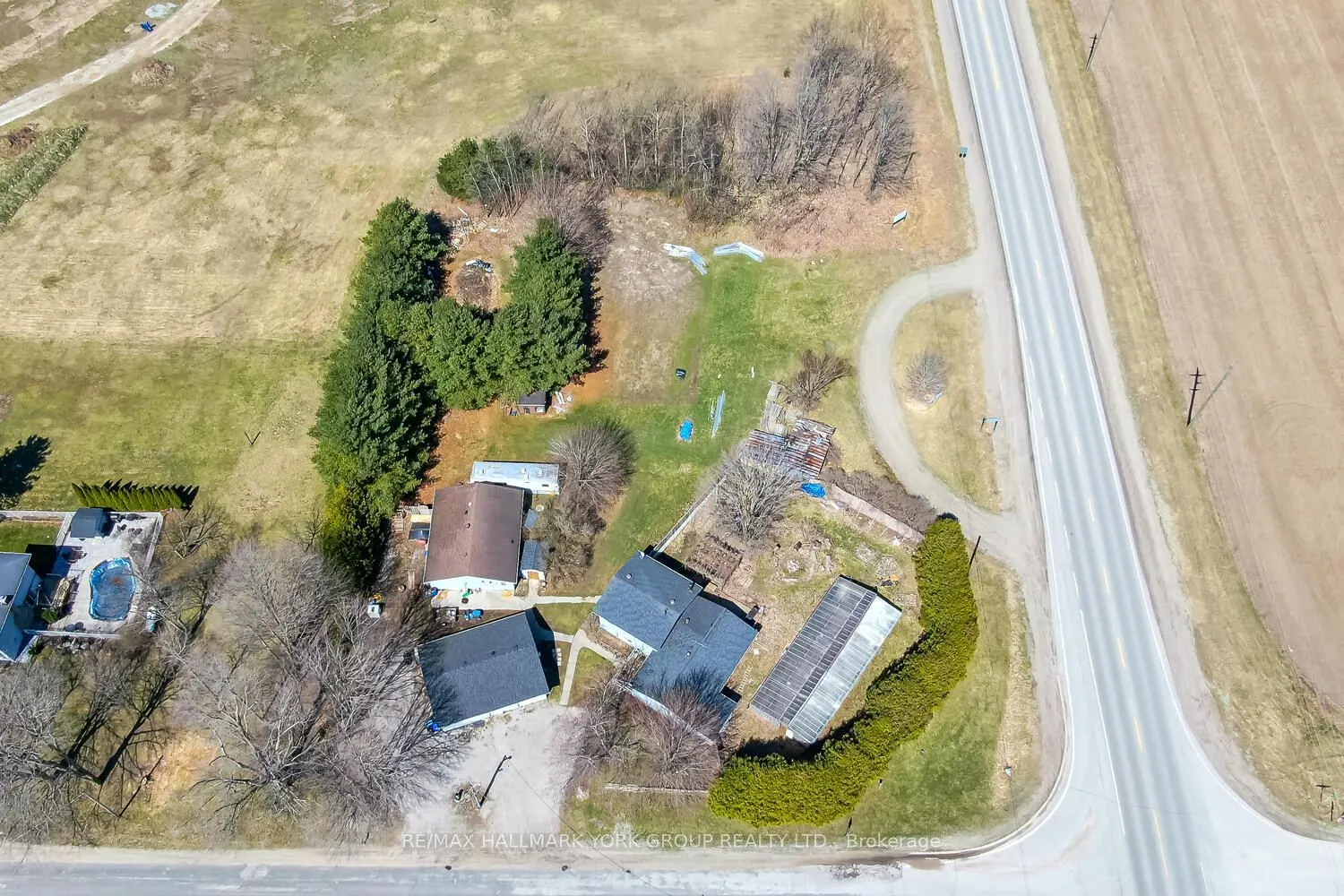 1008 Rainbow Valley Road W