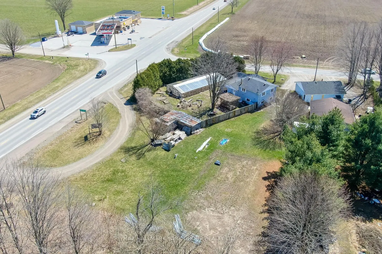 1008 Rainbow Valley Road W