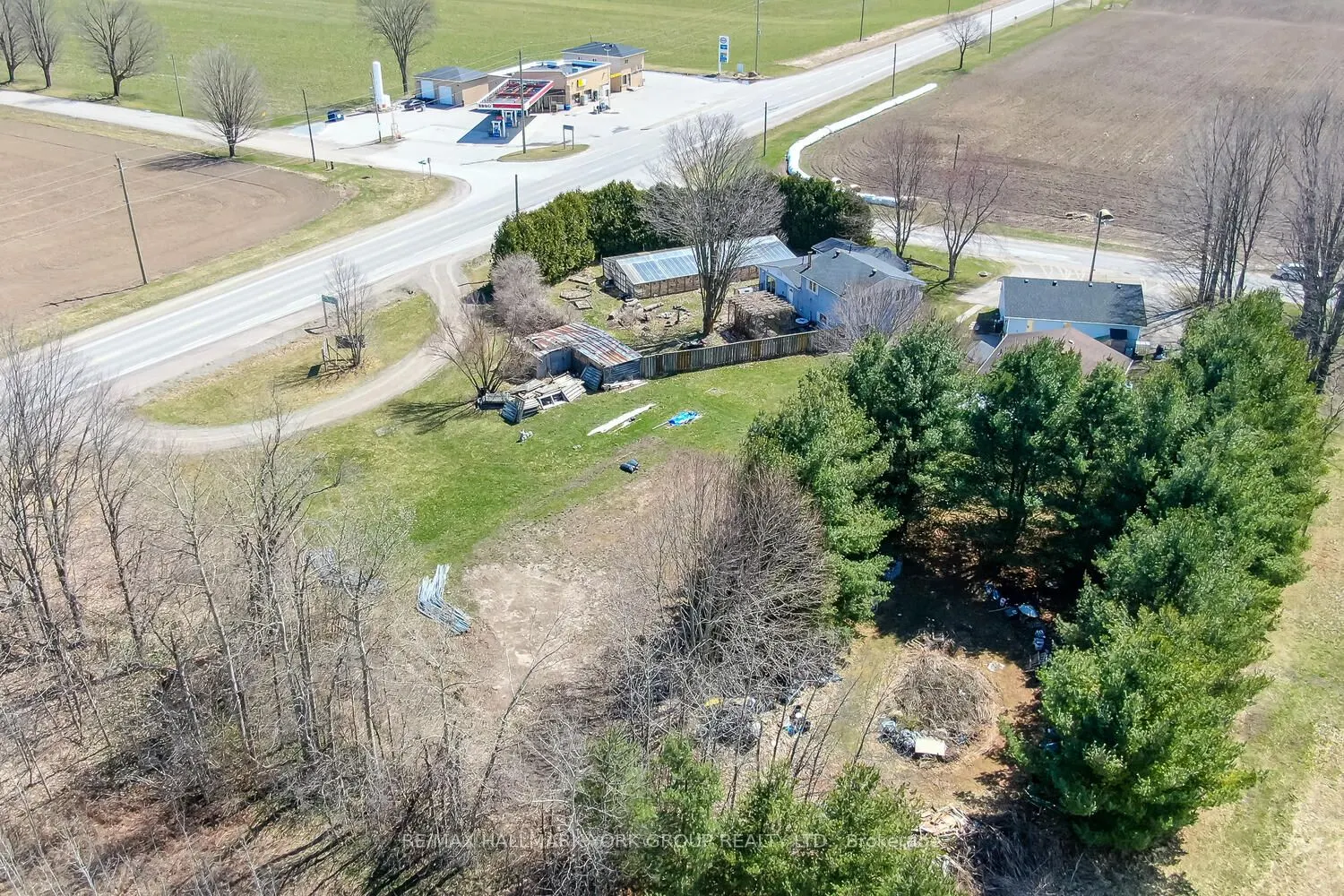 1008 Rainbow Valley Road W