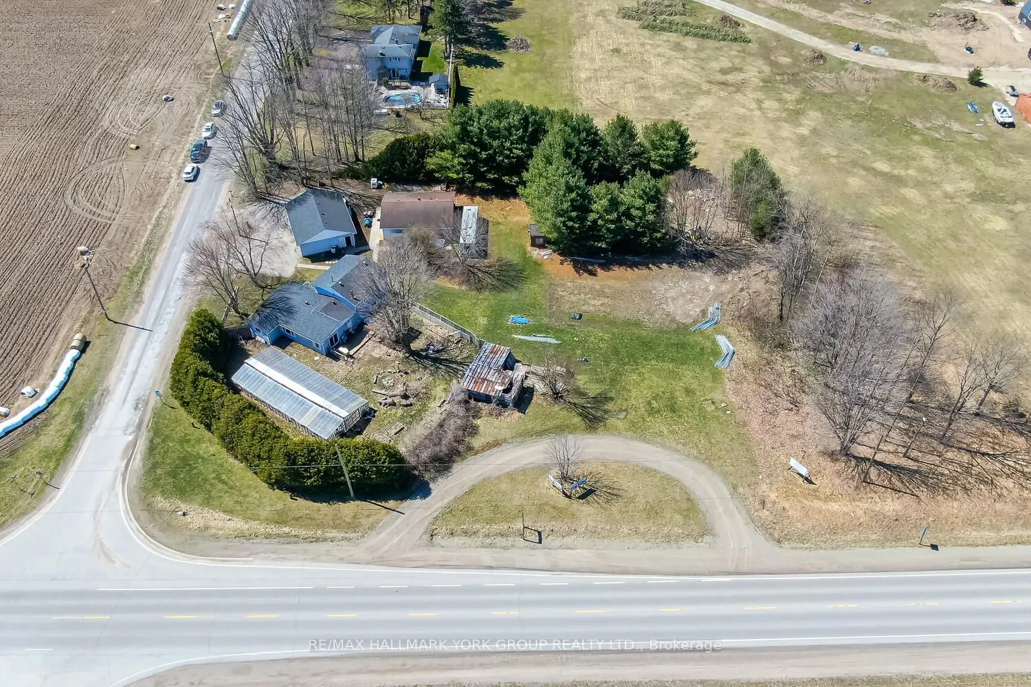1008 Rainbow Valley Road W