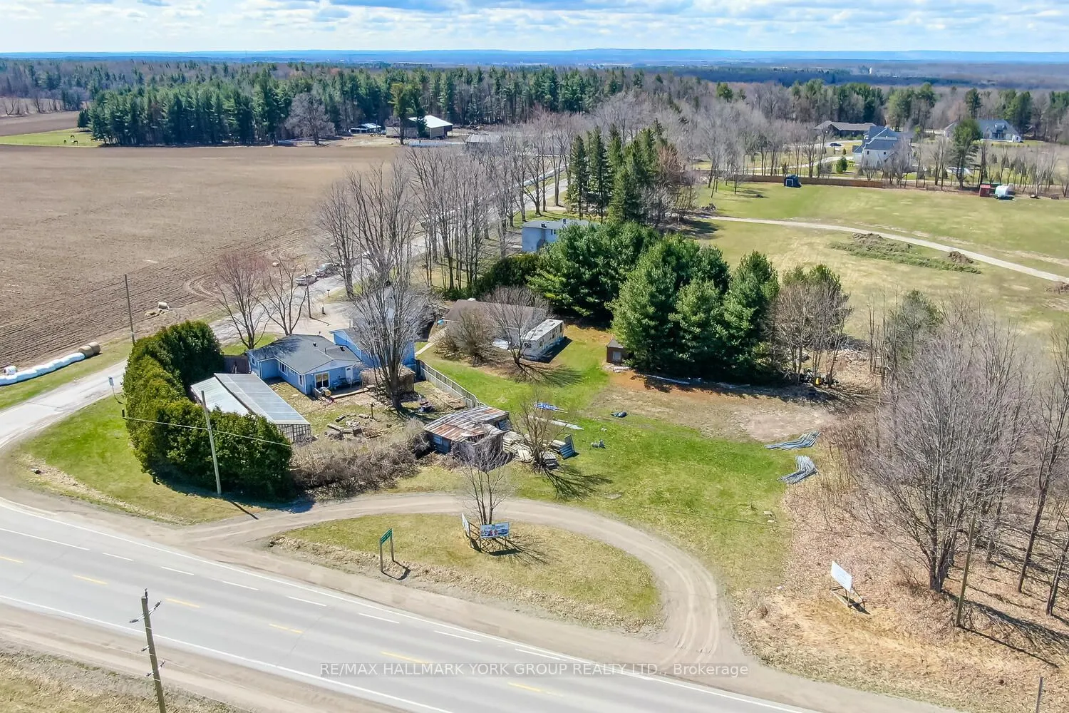 1008 Rainbow Valley Road W