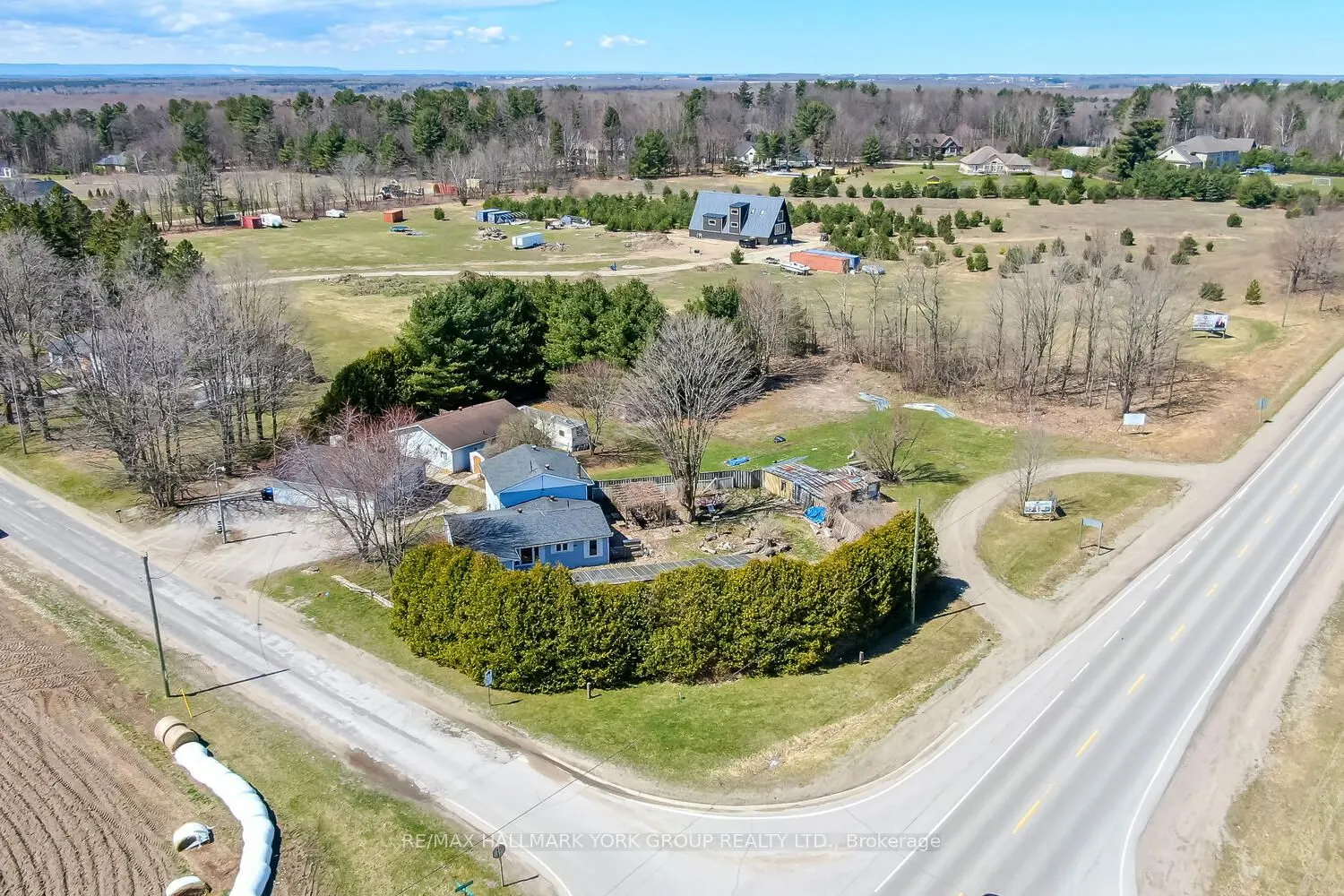 1008 Rainbow Valley Road W