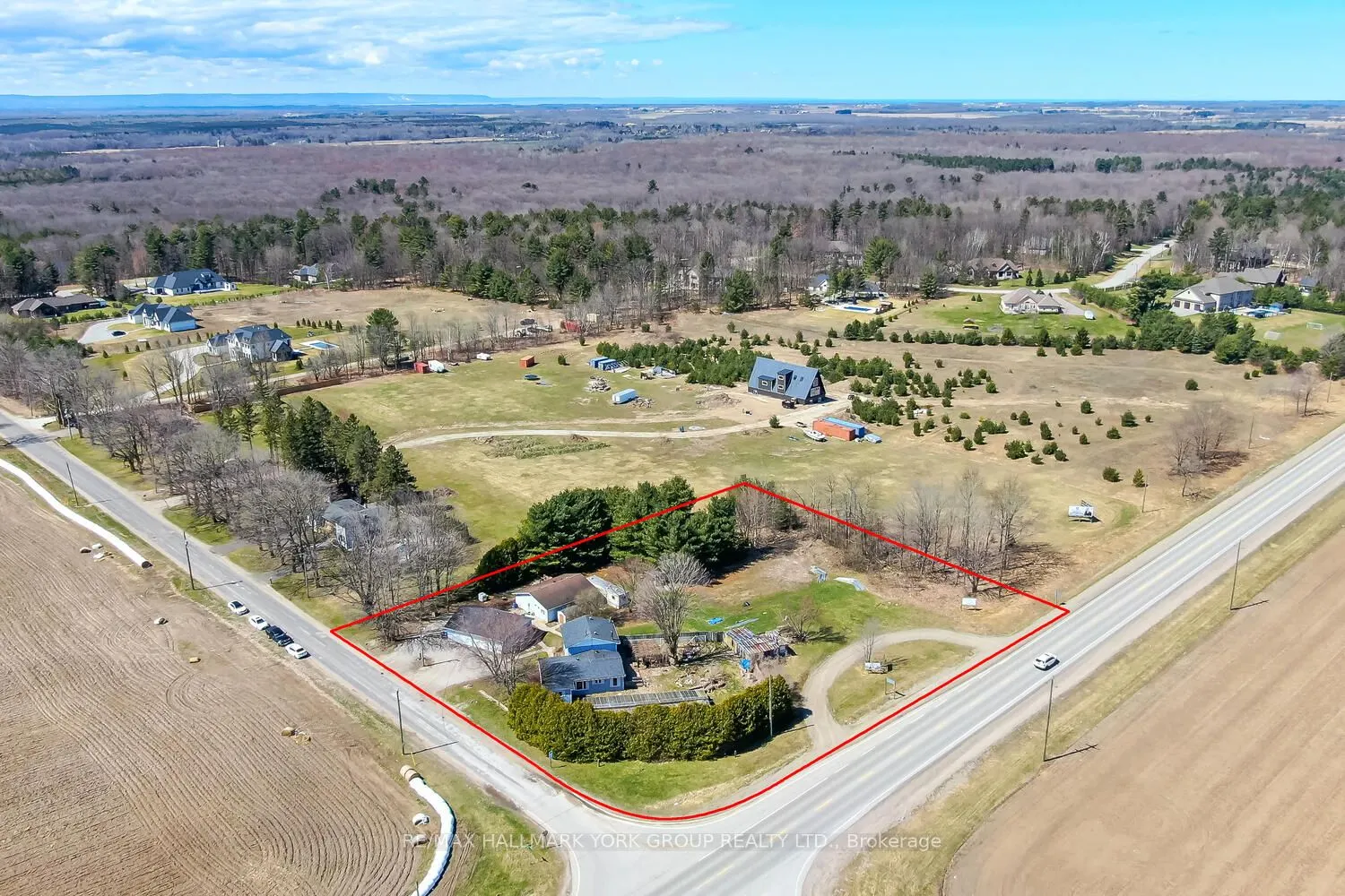 1008 Rainbow Valley Road W