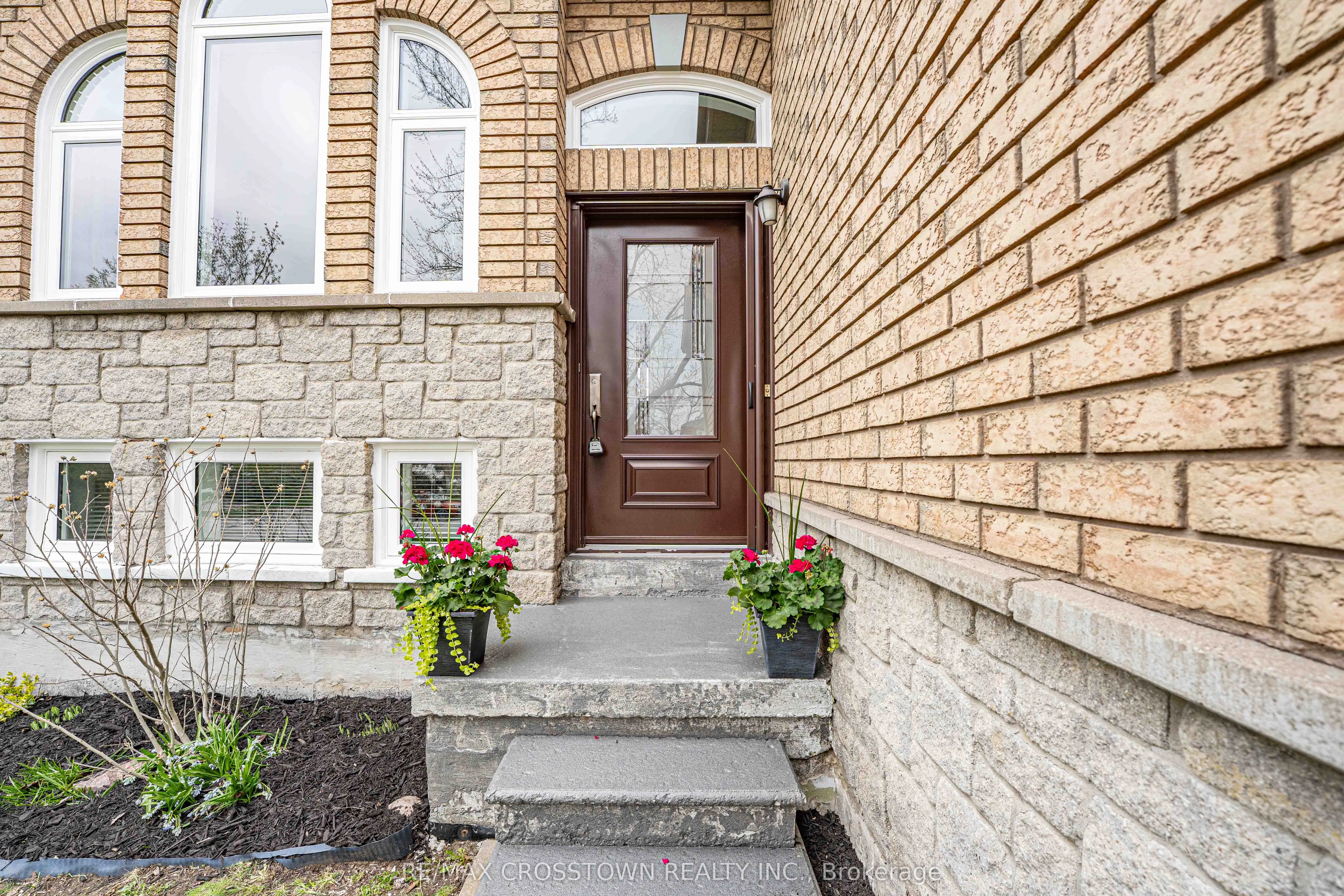 36 Leslie Avenue