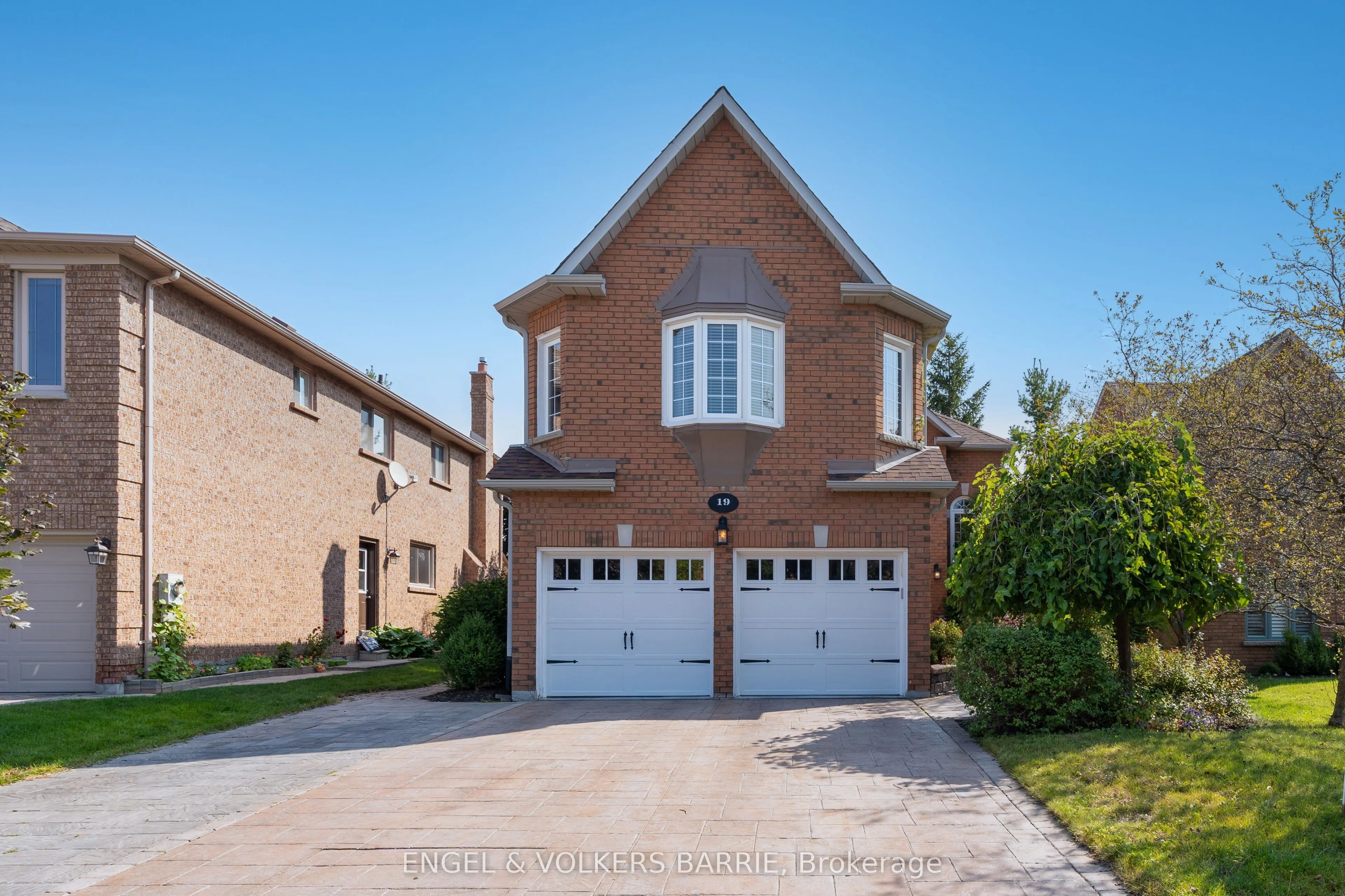 19 Grand Forest Drive