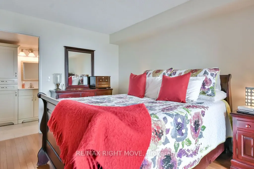 150 Dunlop Street E, #1108
