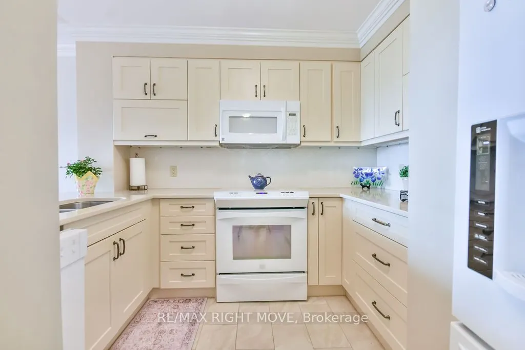 150 Dunlop Street E, #1108