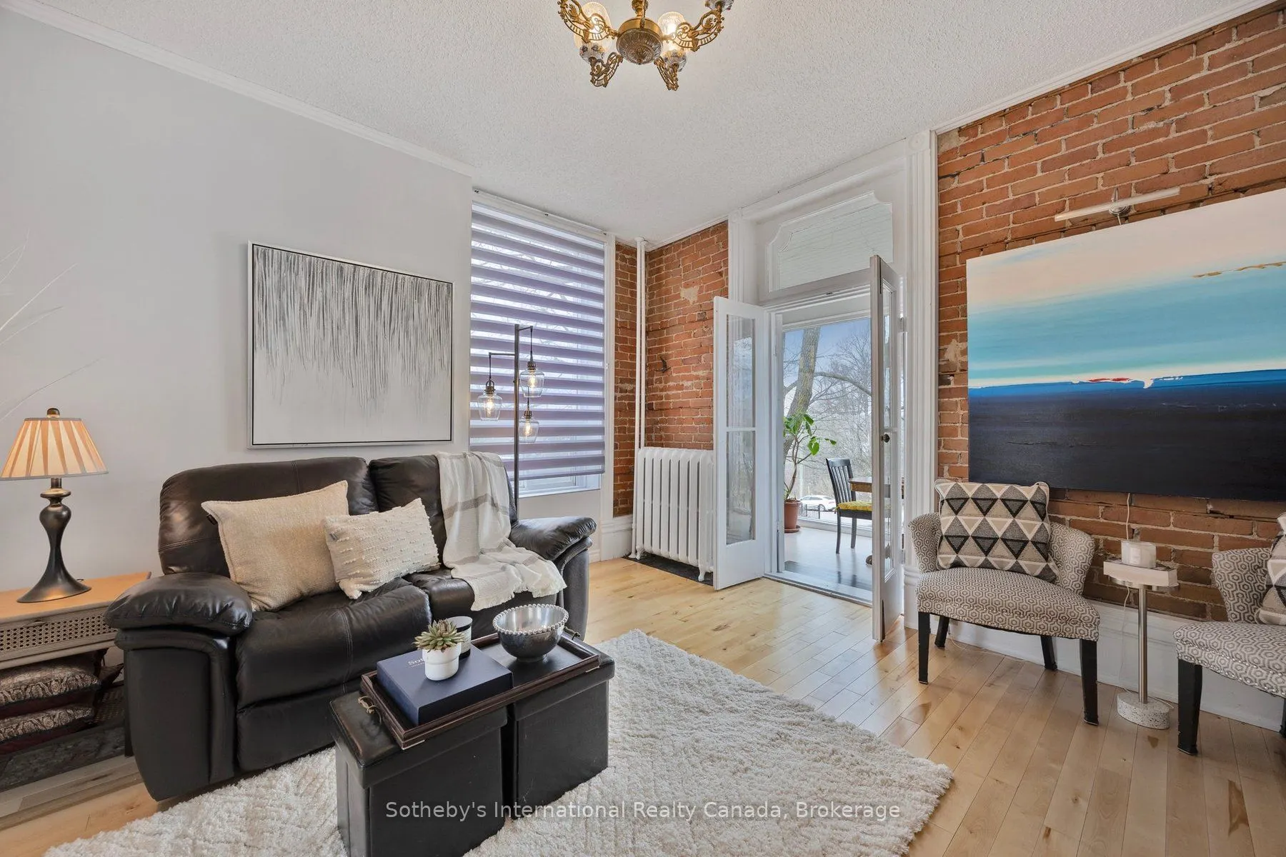 26 Robert Street E