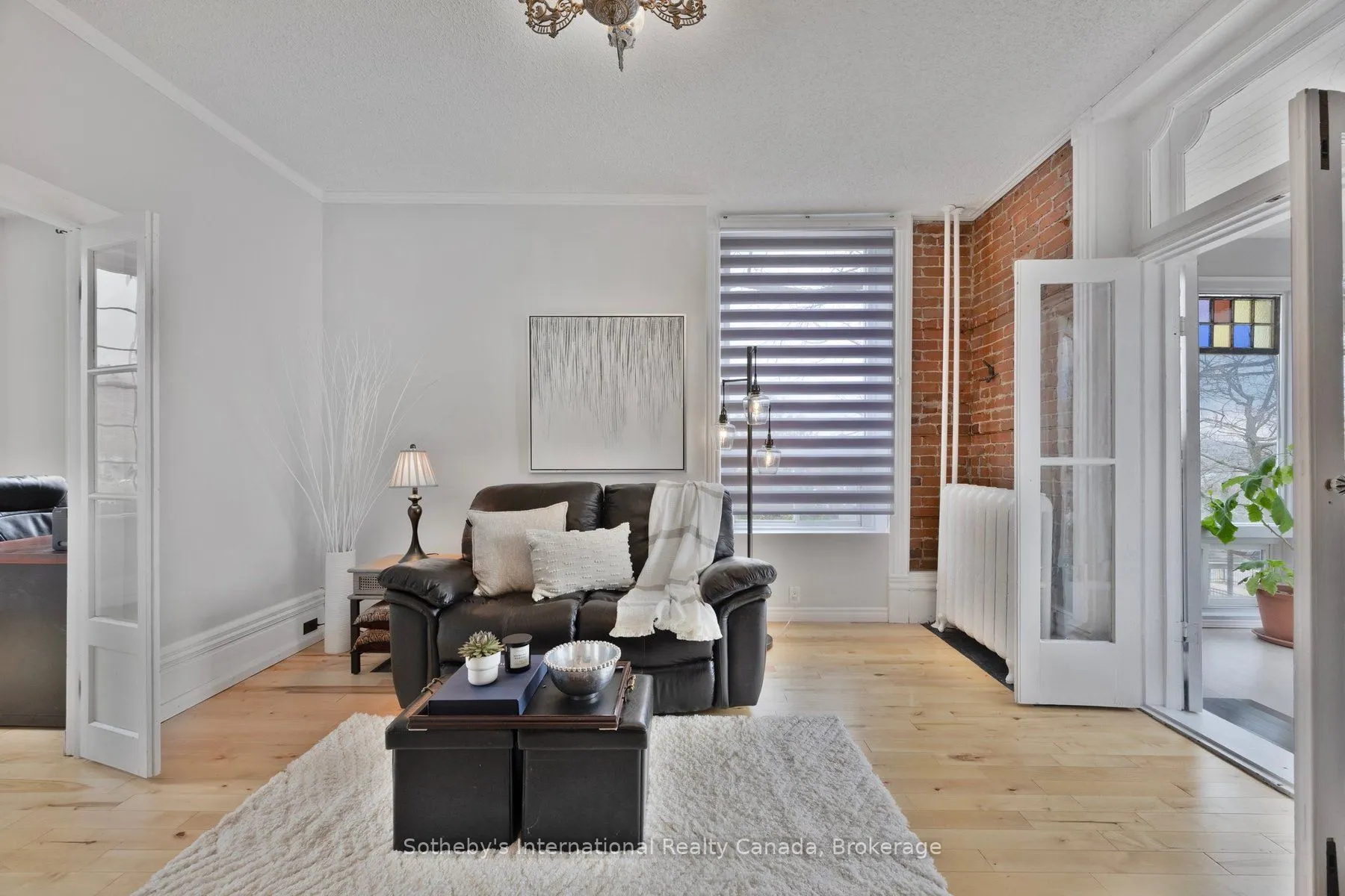 26 Robert Street E