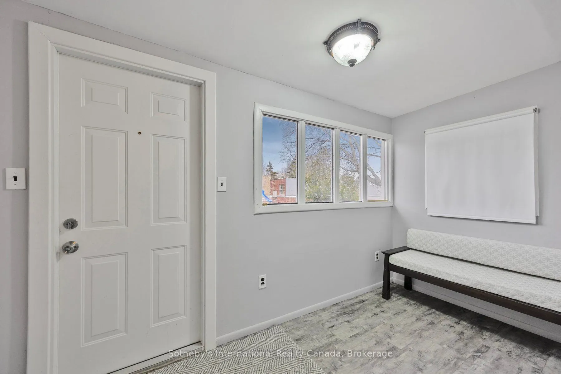 26 Robert Street E