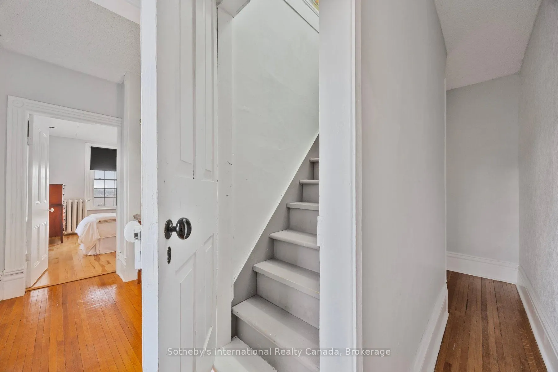 26 Robert Street E